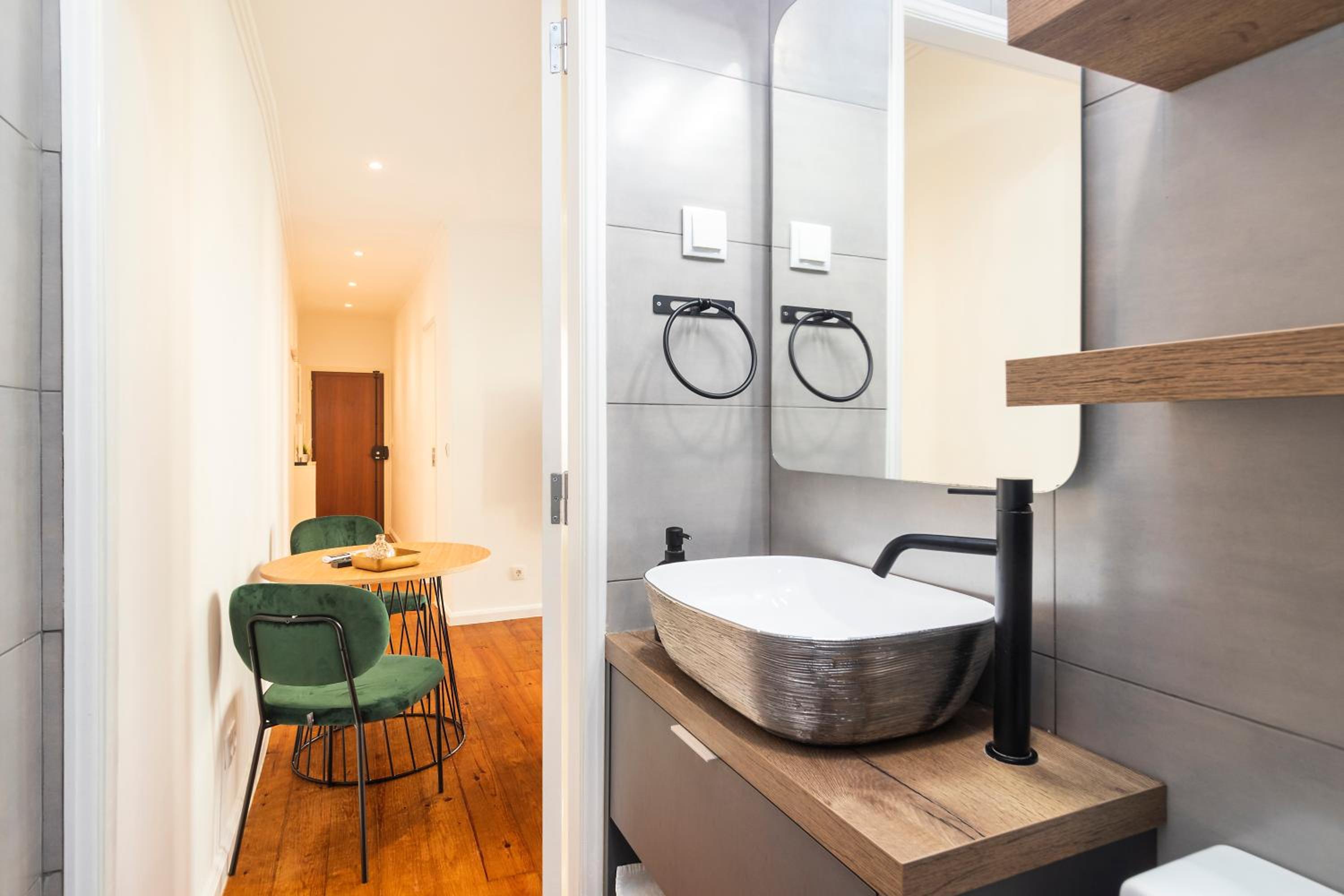 Apartment 1 Bedroom with AC Fiber Optic Internet