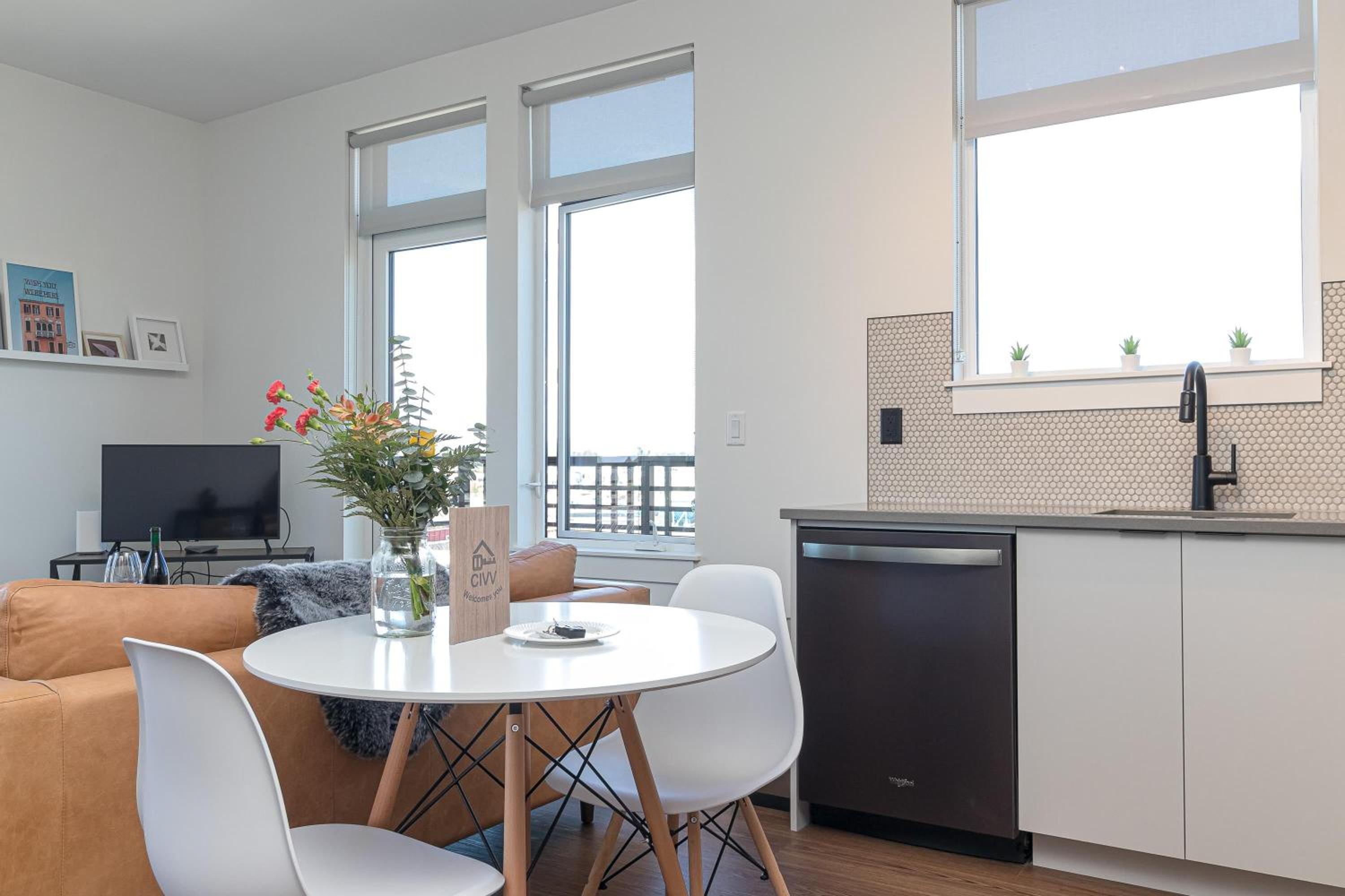 Elegant Retreat In The Heart Old Town Victoria