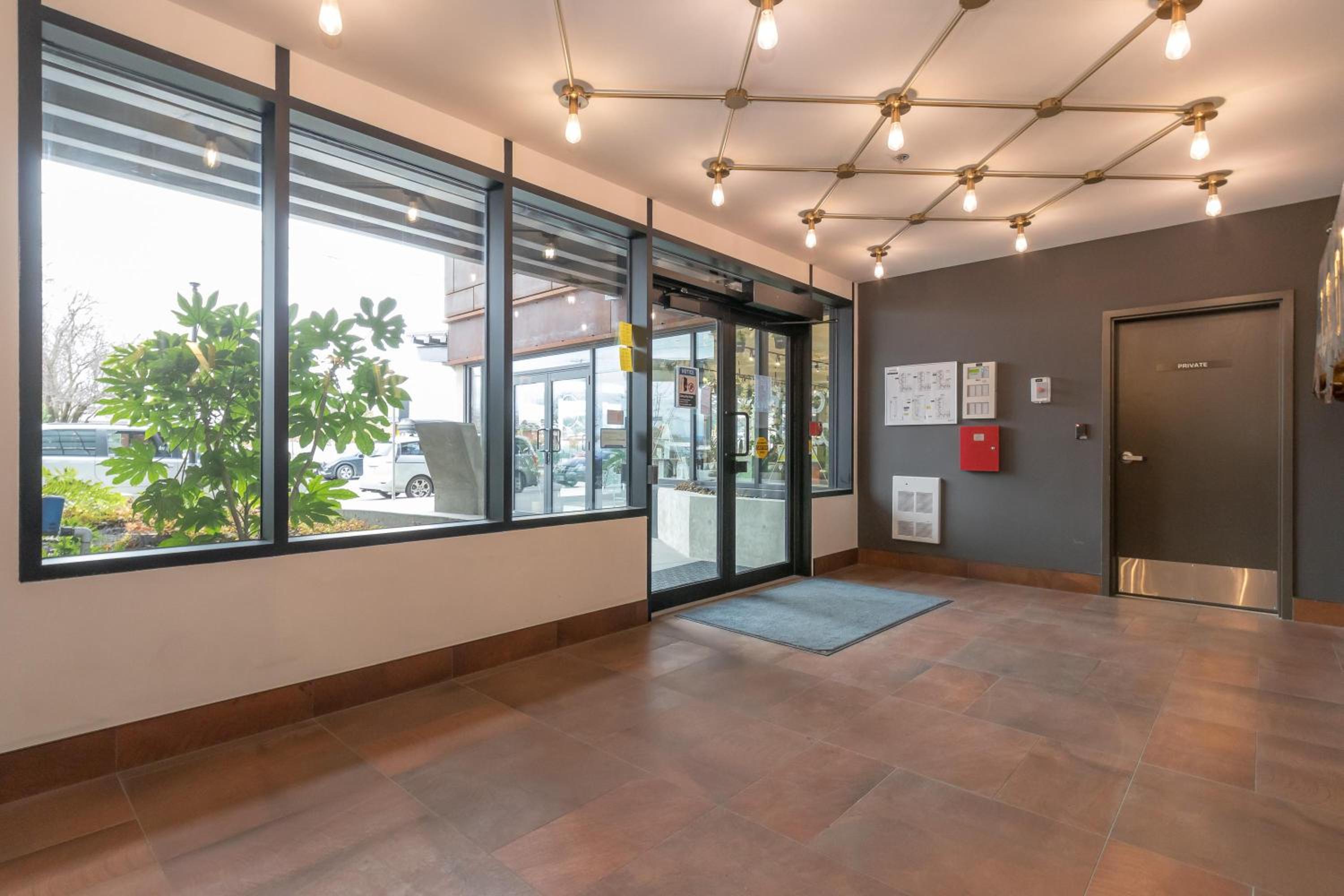 Elegant Retreat In The Heart Old Town Victoria