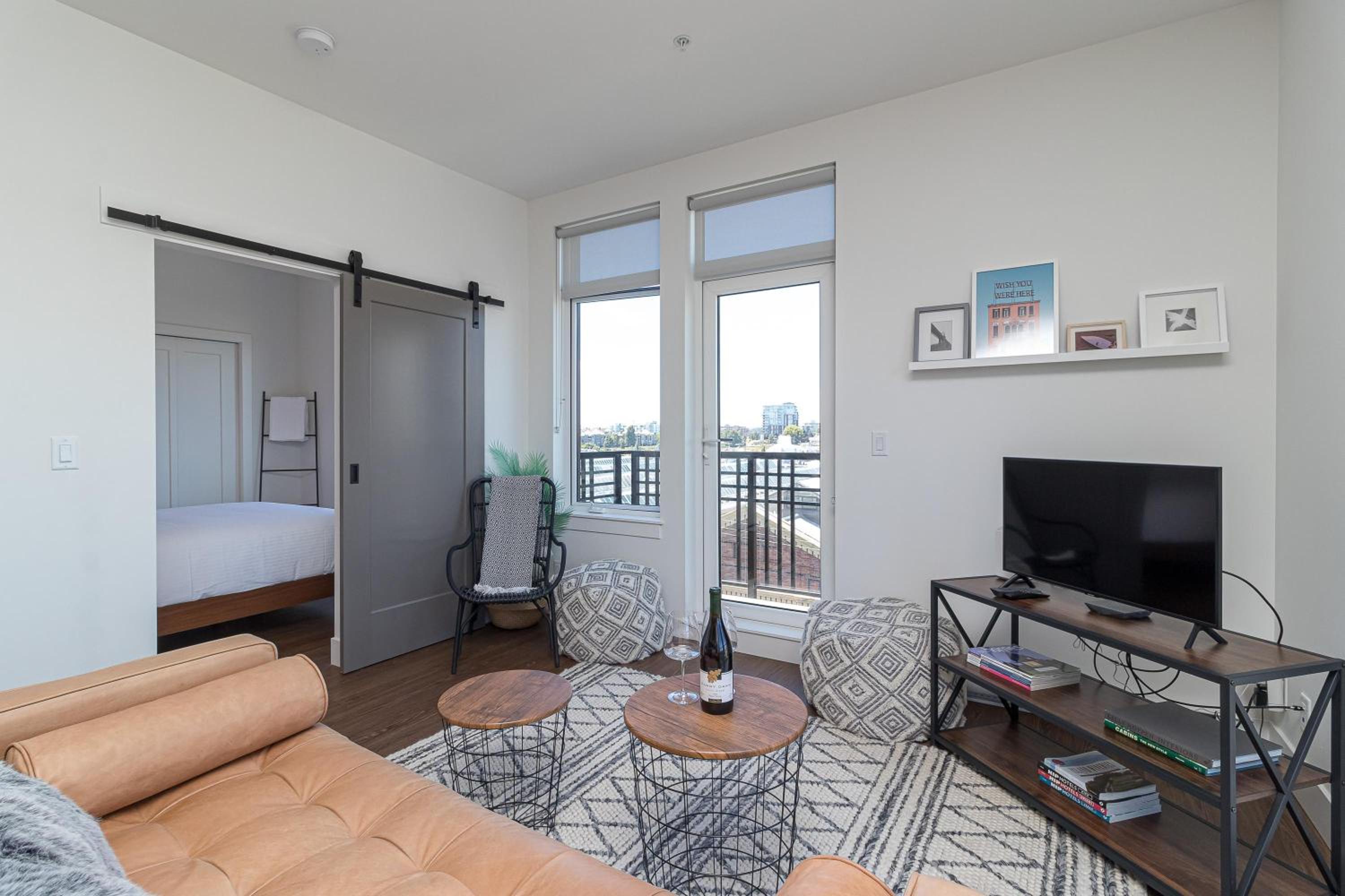Elegant Retreat In The Heart Old Town Victoria