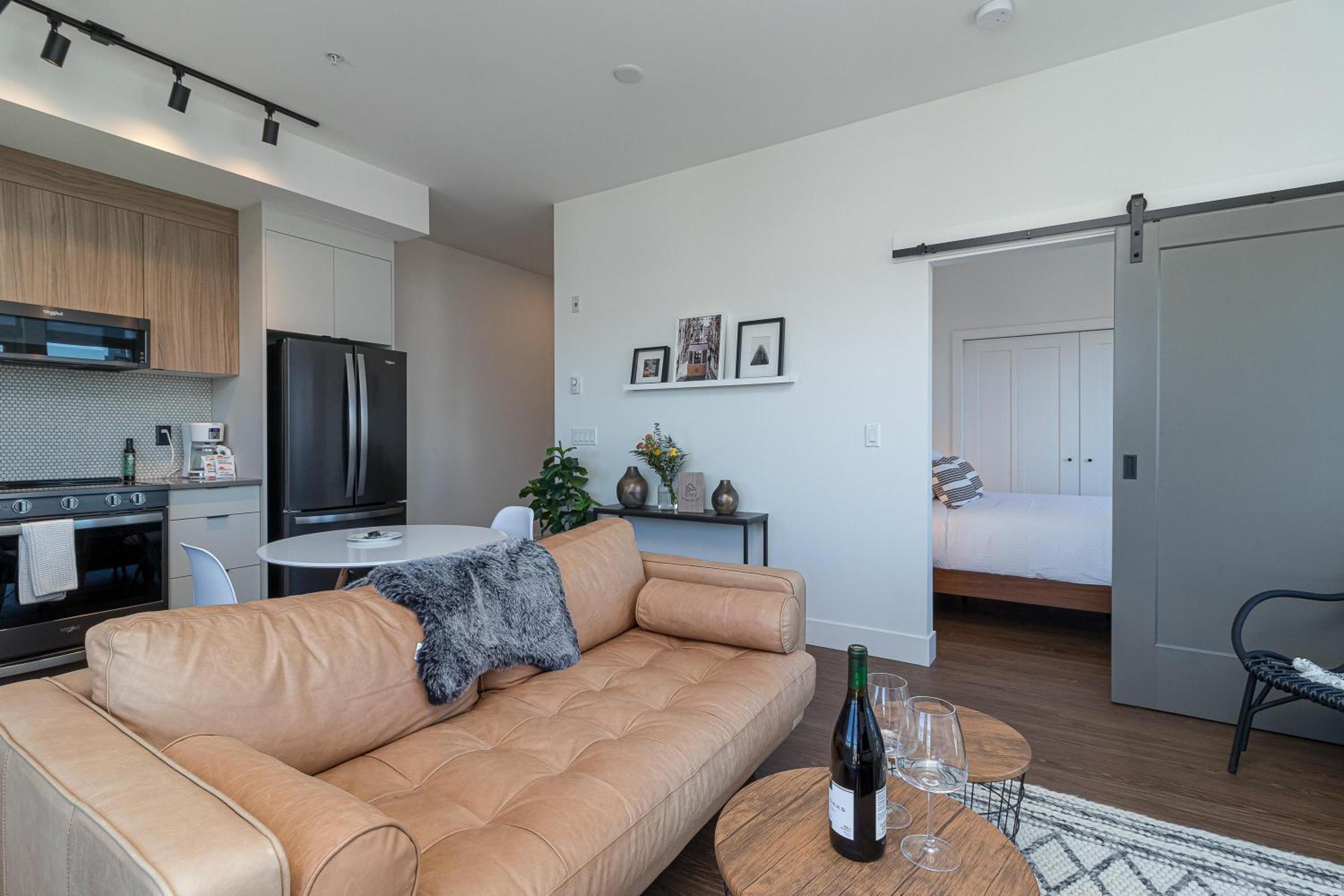 Elegant Retreat In The Heart Old Town Victoria