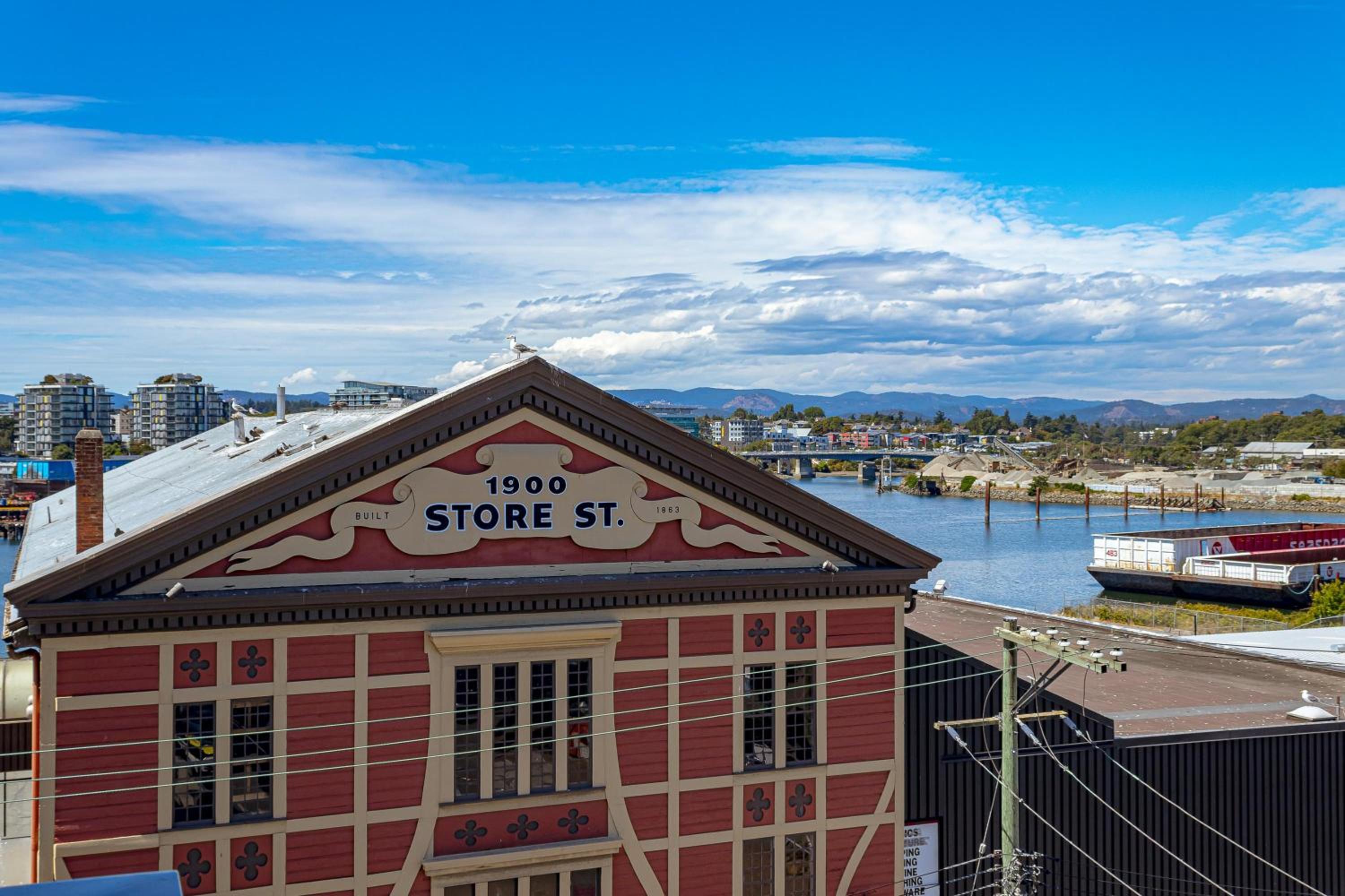 Elegant Retreat In The Heart Old Town Victoria