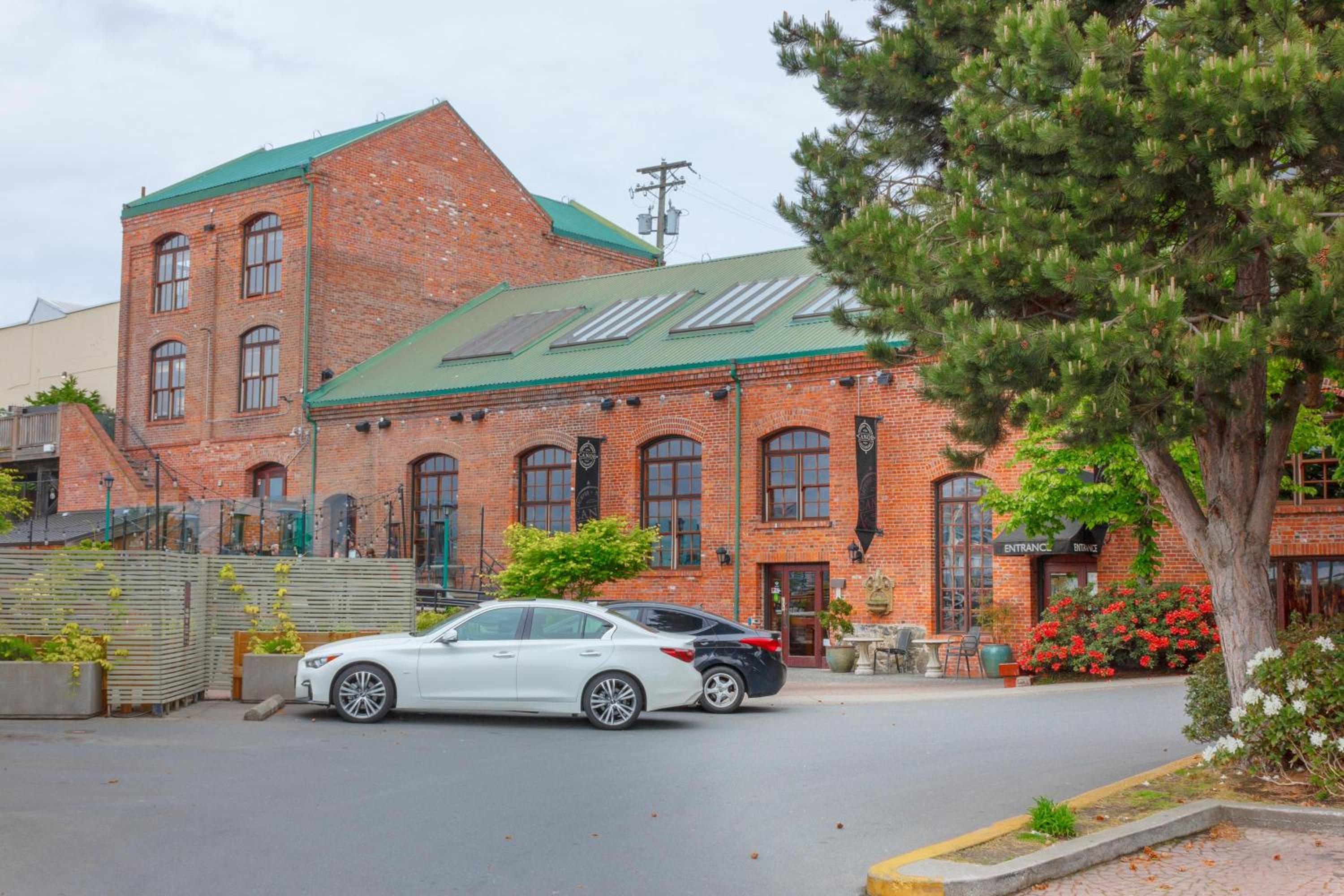 Elegant Retreat In The Heart Old Town Victoria