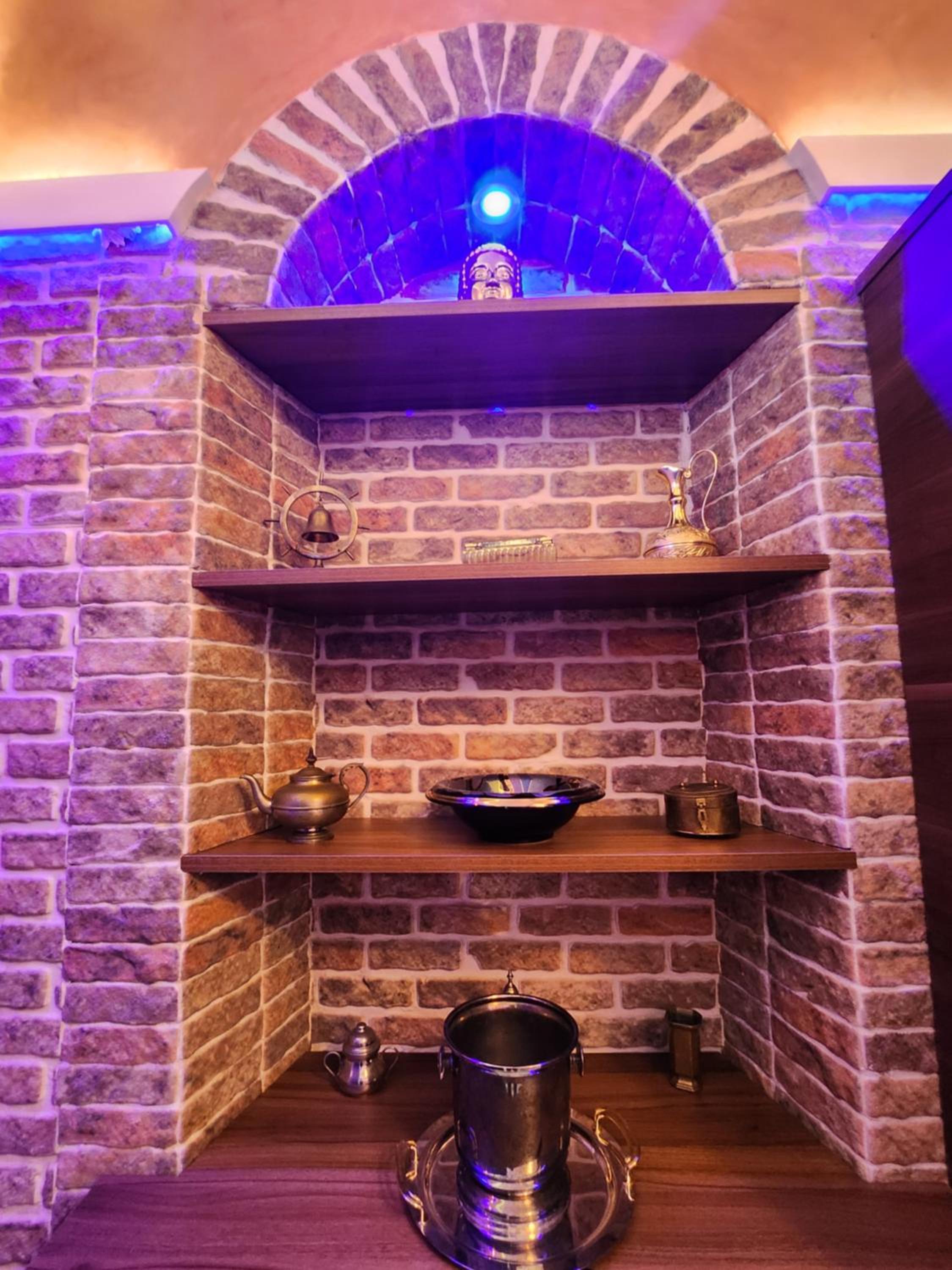 THE IMPERIAL SUITE e THE BRICKS