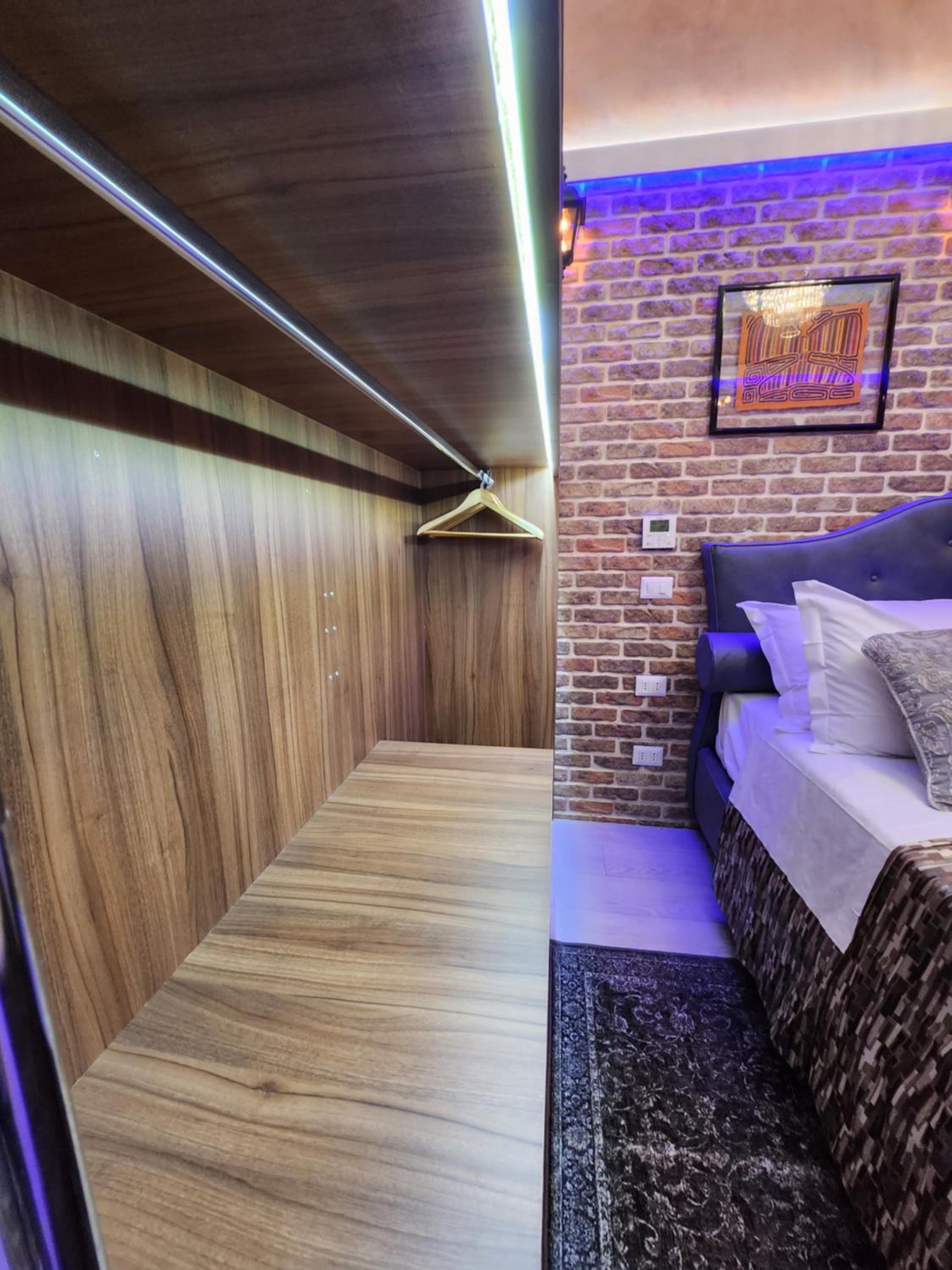 THE IMPERIAL SUITE e THE BRICKS