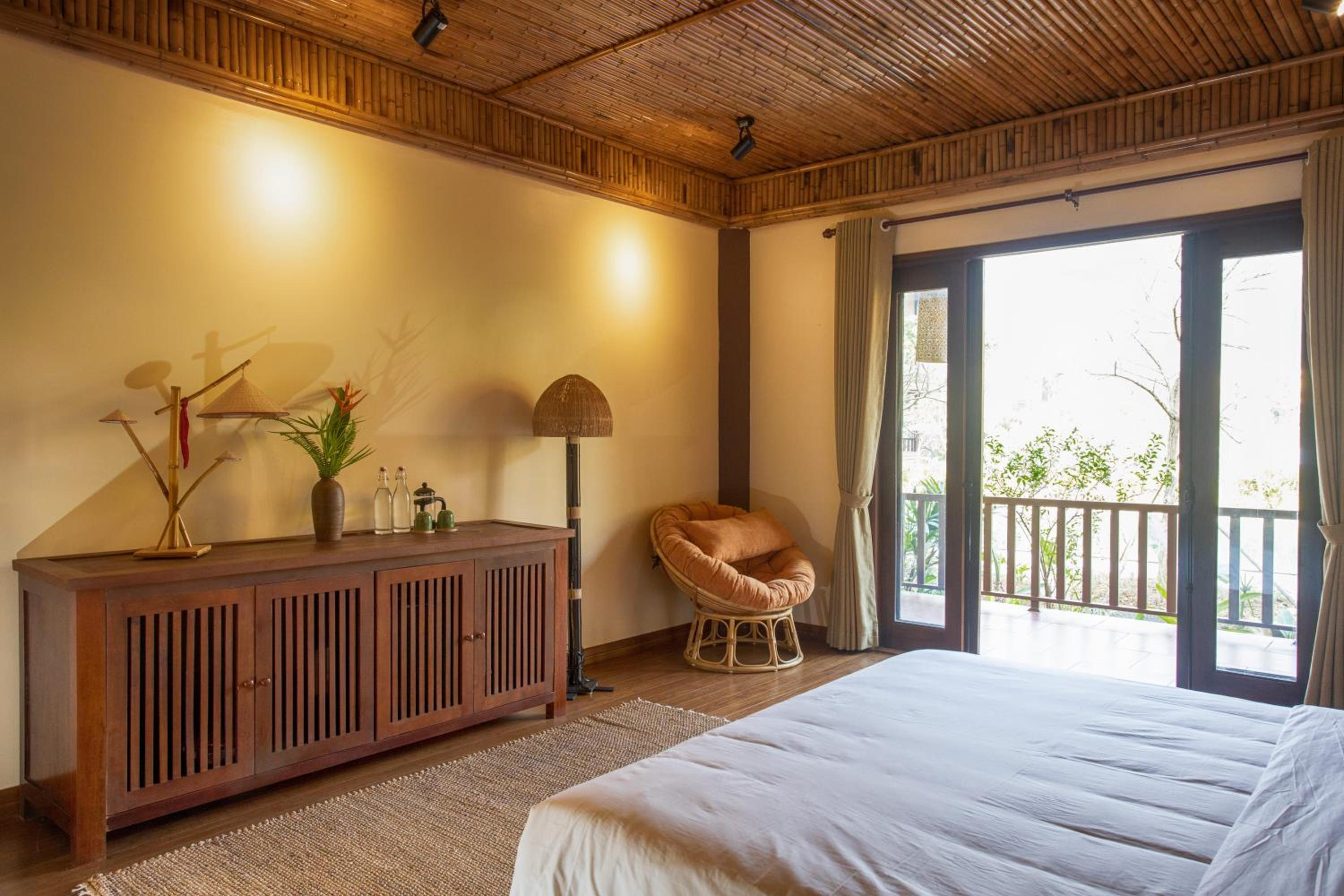 HỒ ĐÁ CỔ THIÊN LONG Hoa Le