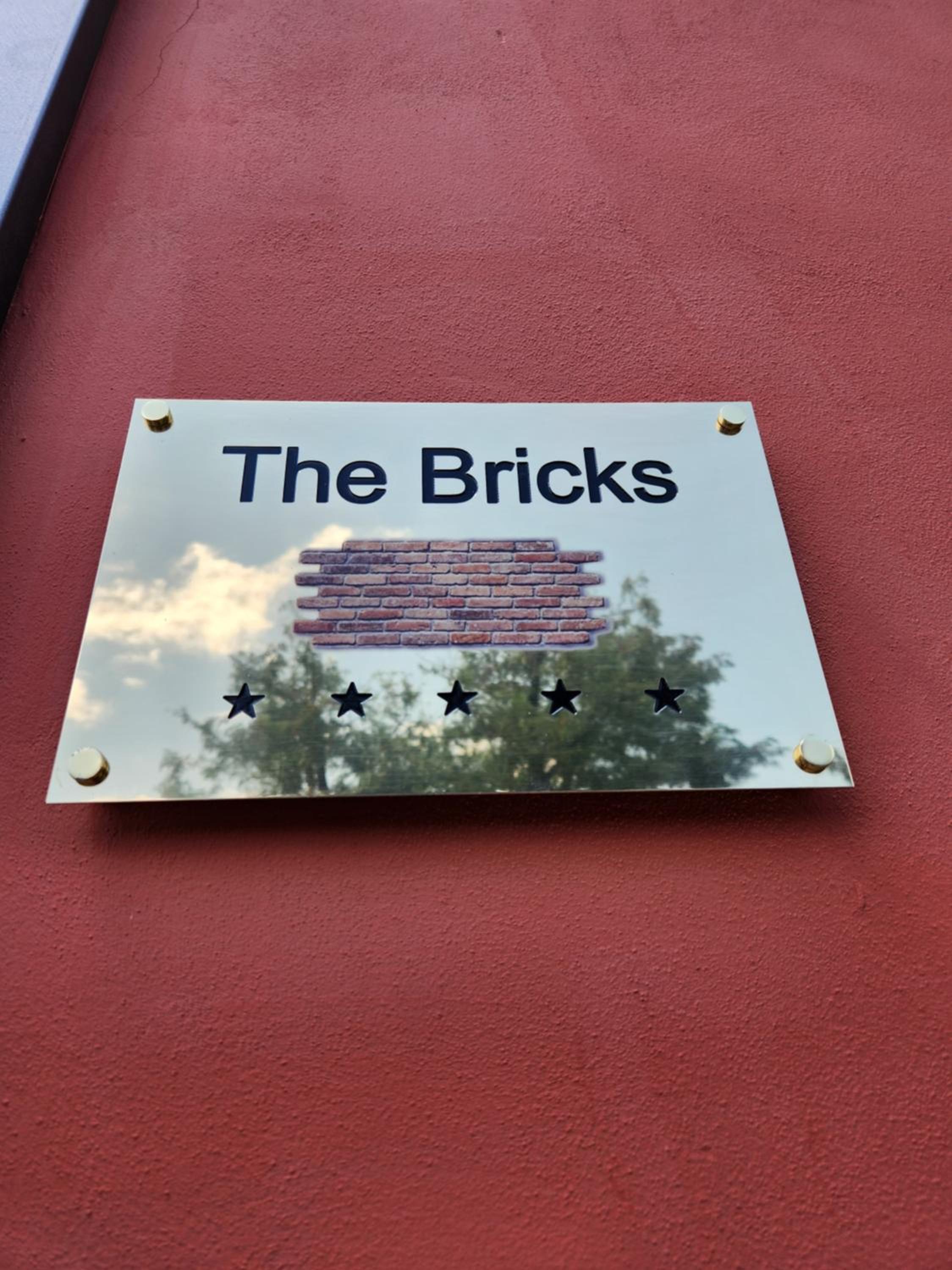 THE IMPERIAL SUITE e THE BRICKS