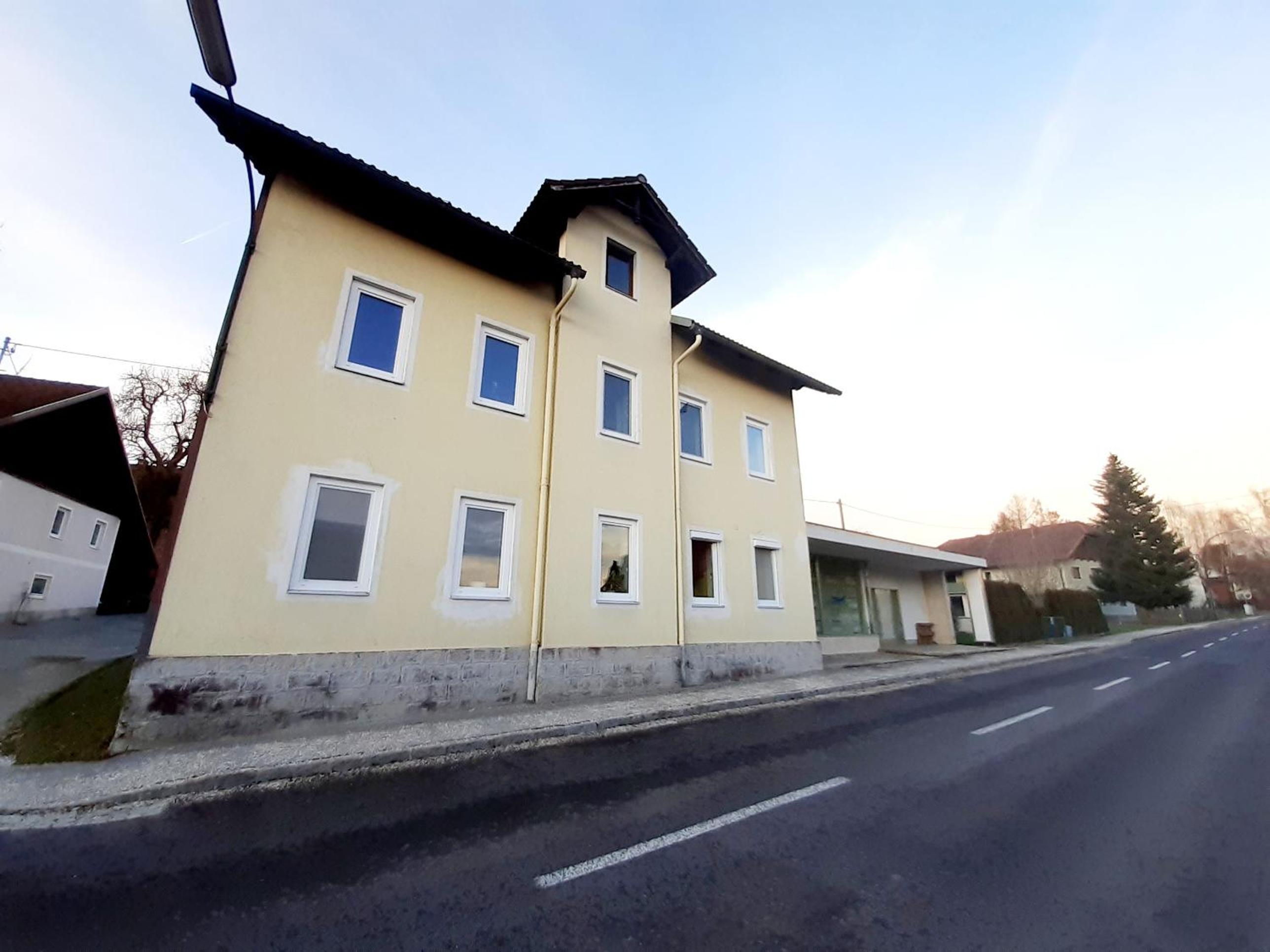 Große Altbauwohnung auf dem Land view 2