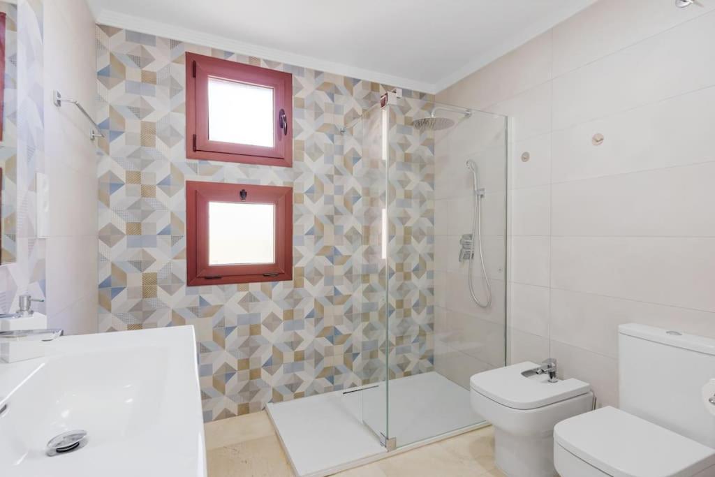 Breath taking views at Las Brisas, 3BR Flat w/Pool view 4