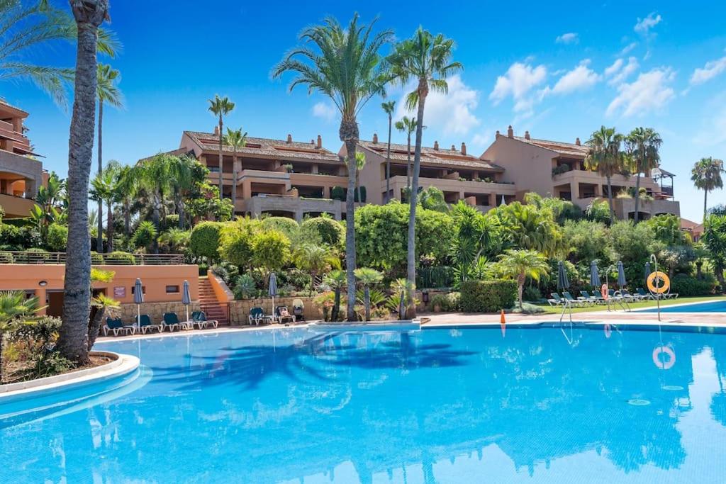 Breath taking views at Las Brisas, 3BR Flat w/Pool view 5