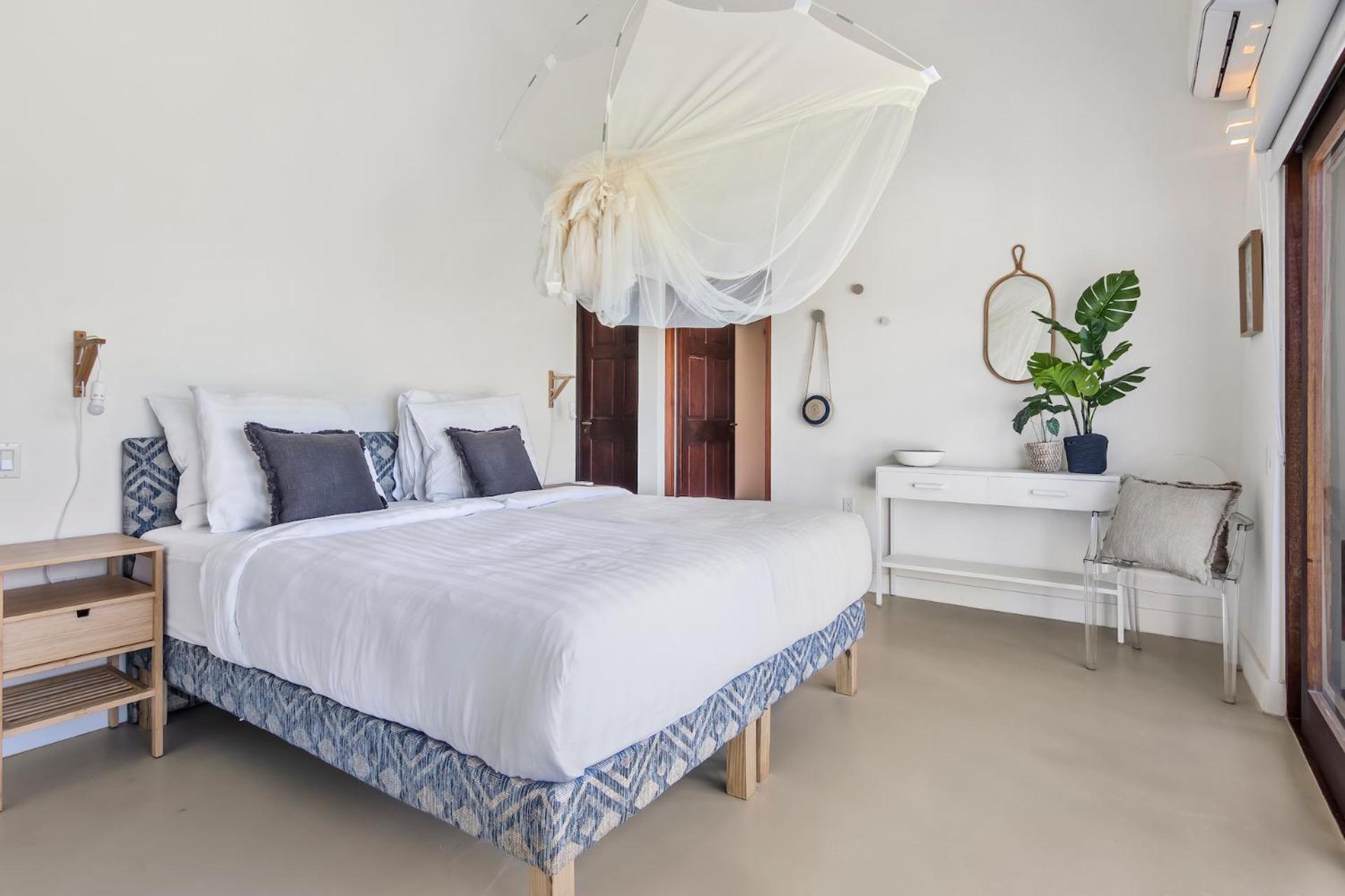 Villa Blou, steps from the Jan Thiel Beach