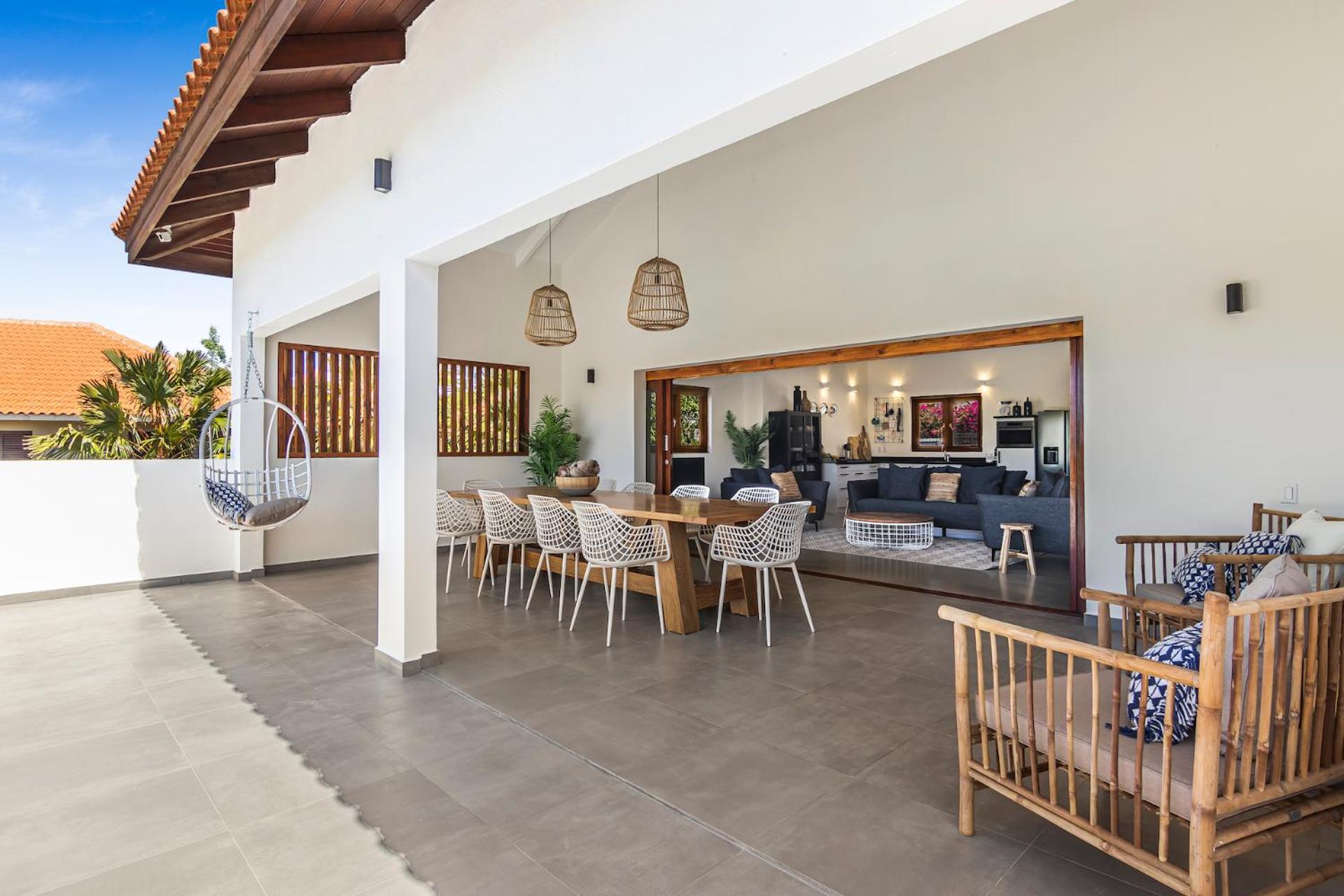 Villa Blou, steps from the Jan Thiel Beach