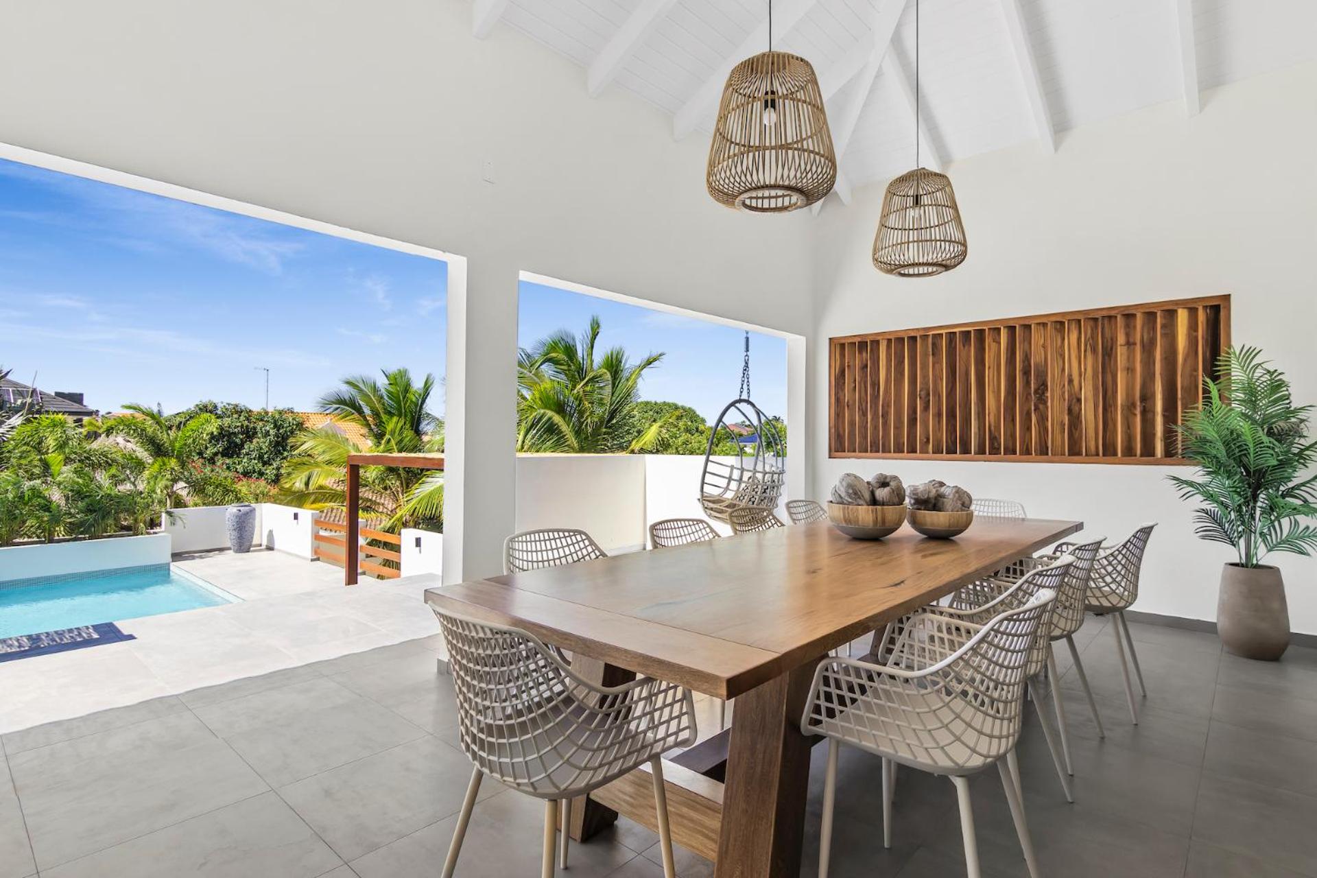 Villa Blou, steps from the Jan Thiel Beach