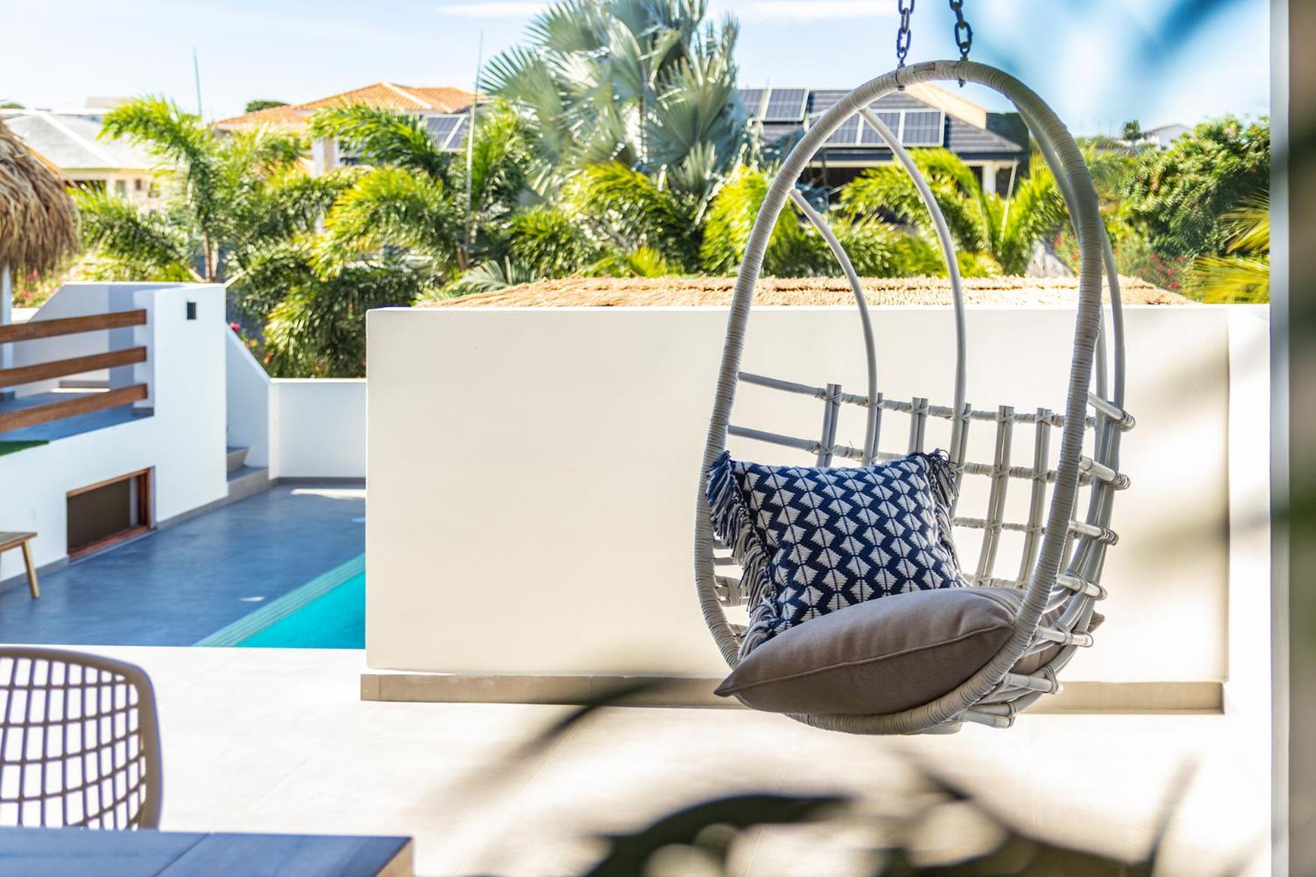 Villa Blou, steps from the Jan Thiel Beach