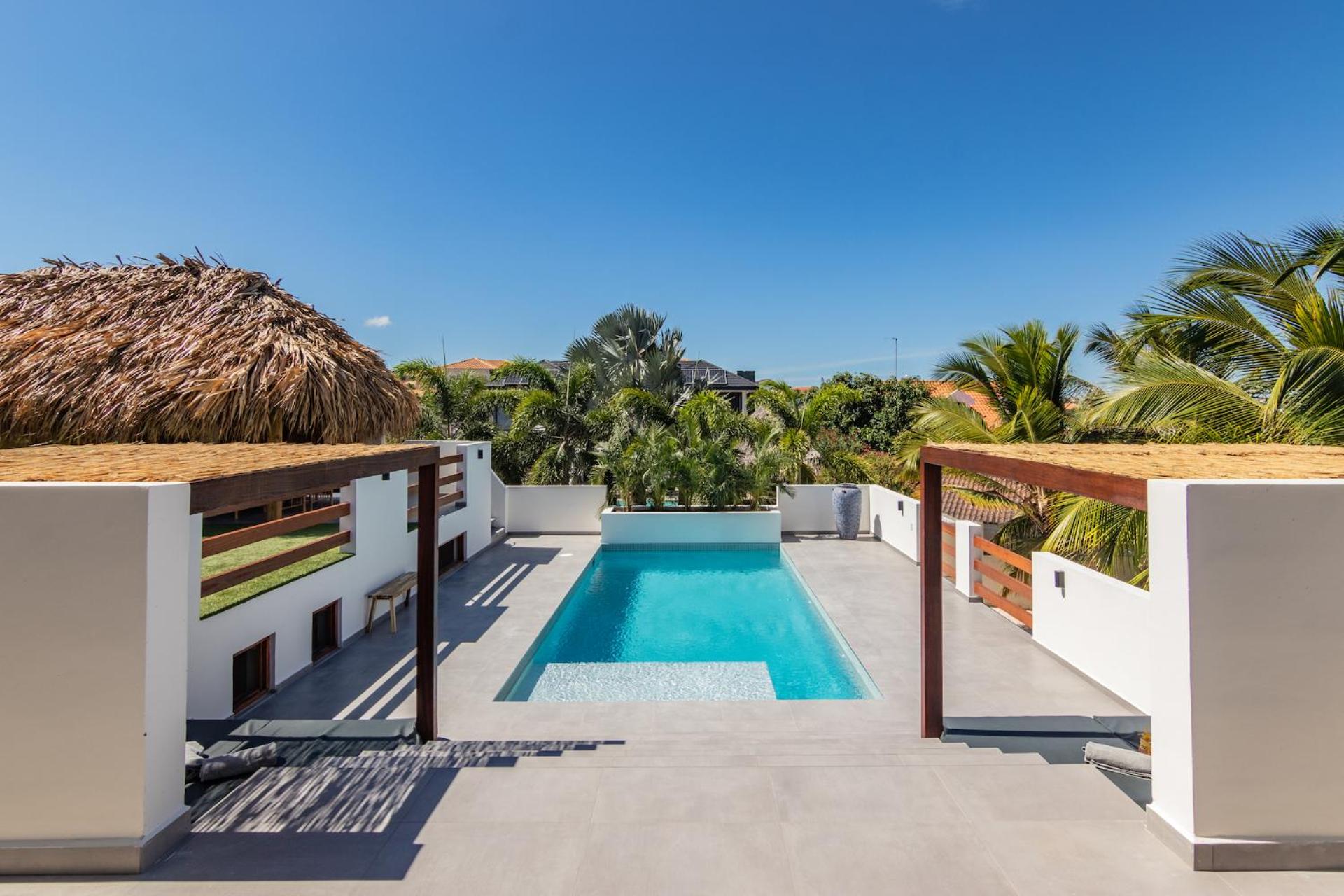 Villa Blou, steps from the Jan Thiel Beach
