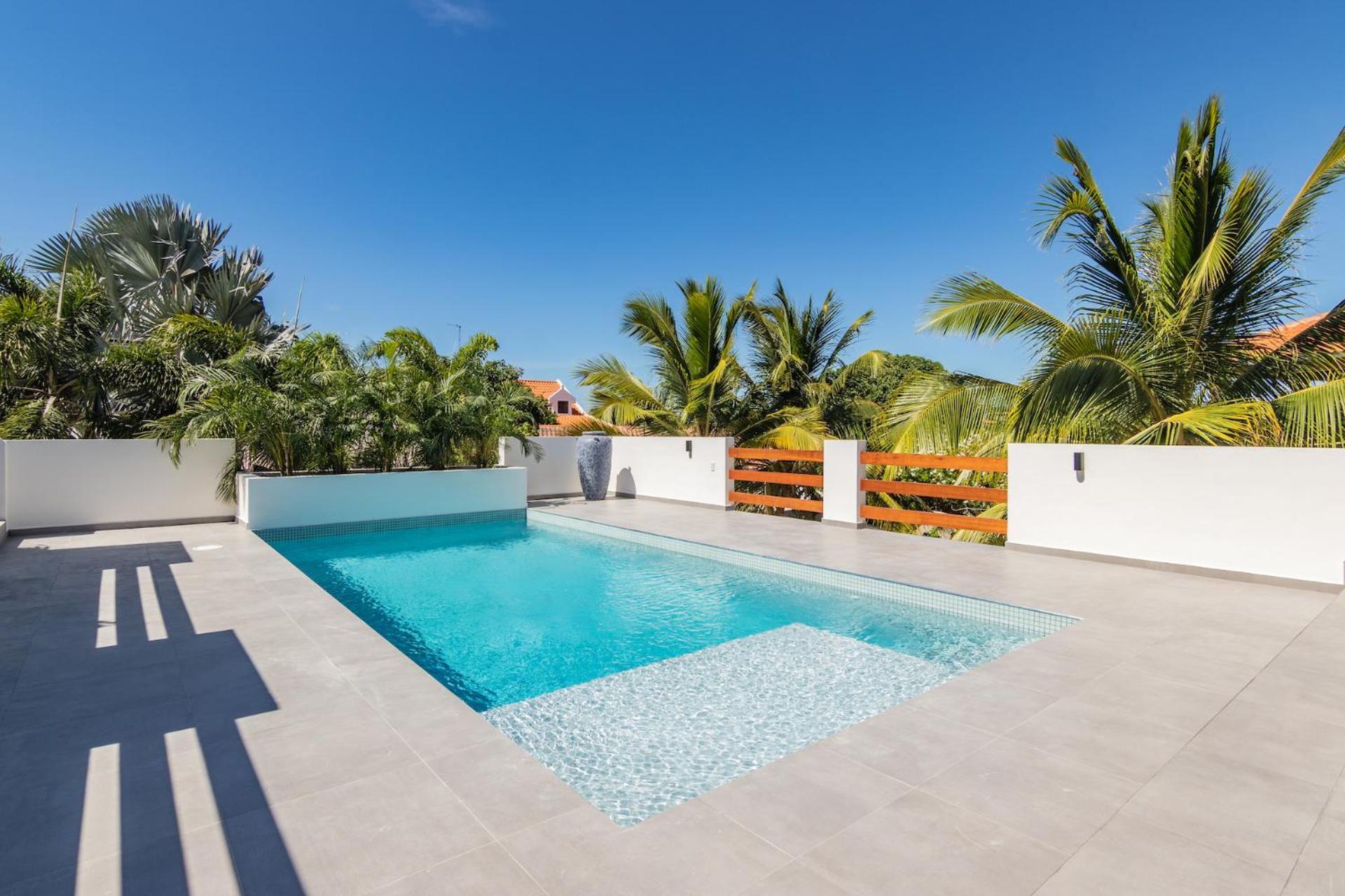 Villa Blou, steps from the Jan Thiel Beach