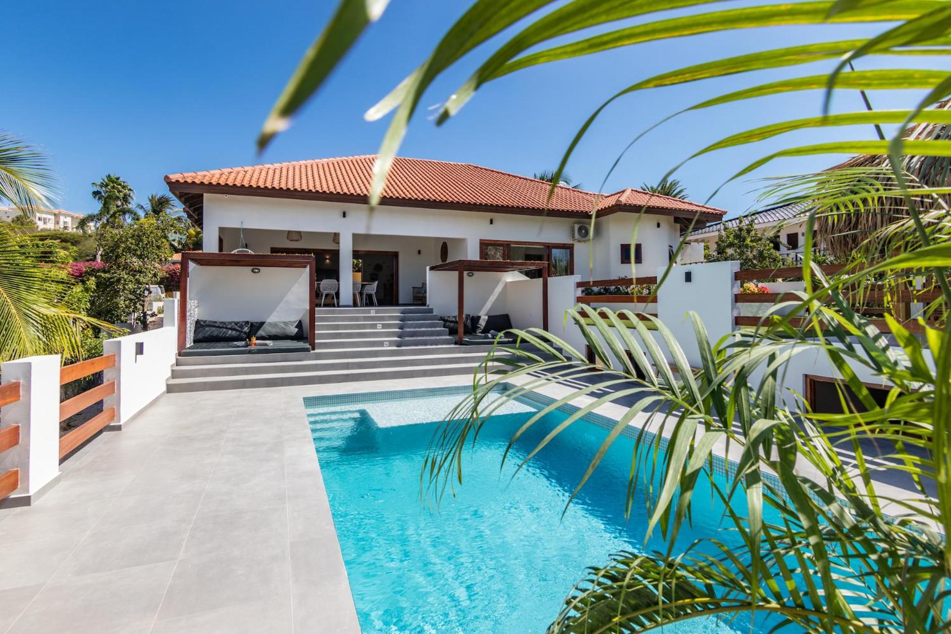 Villa Blou, steps from the Jan Thiel Beach
