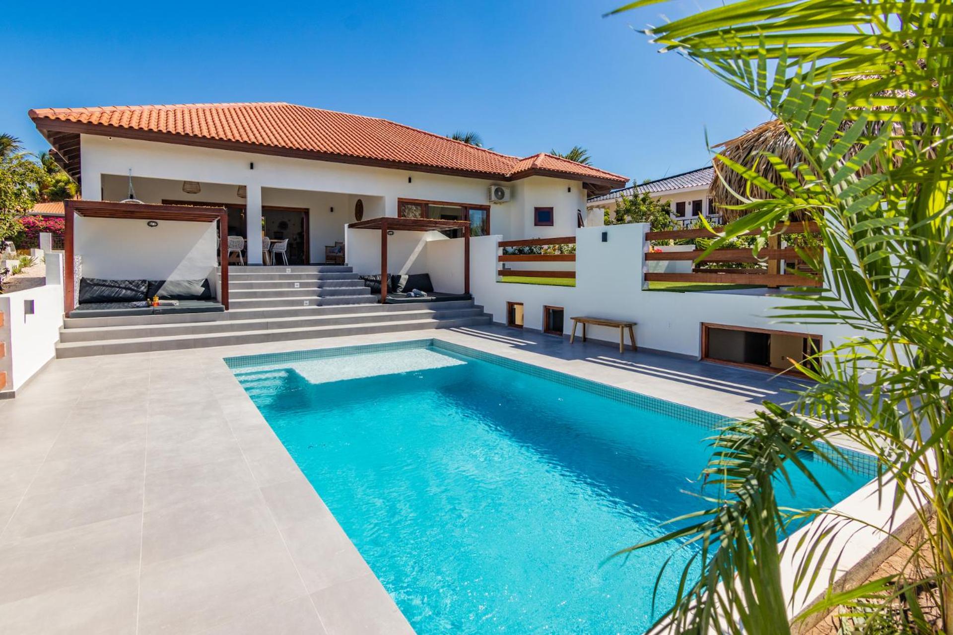 Villa Blou, steps from the Jan Thiel Beach