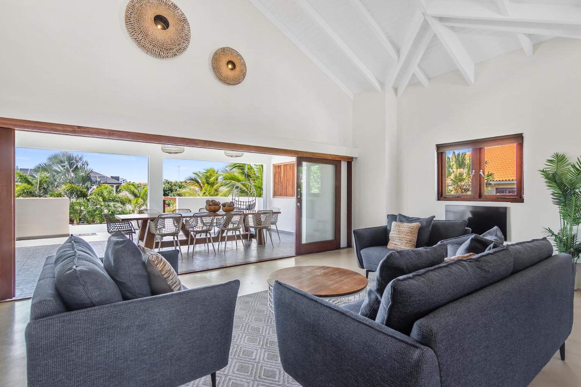 Villa Blou, steps from the Jan Thiel Beach