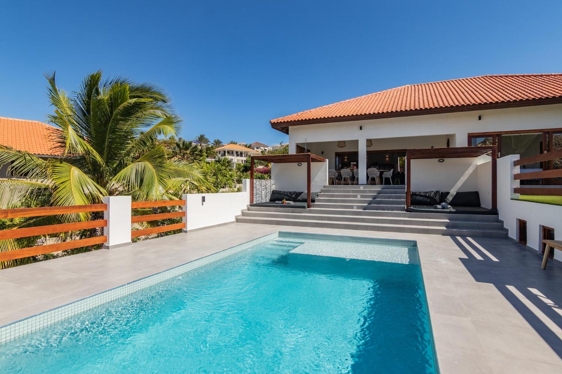 Villa Blou, steps from the Jan Thiel Beach