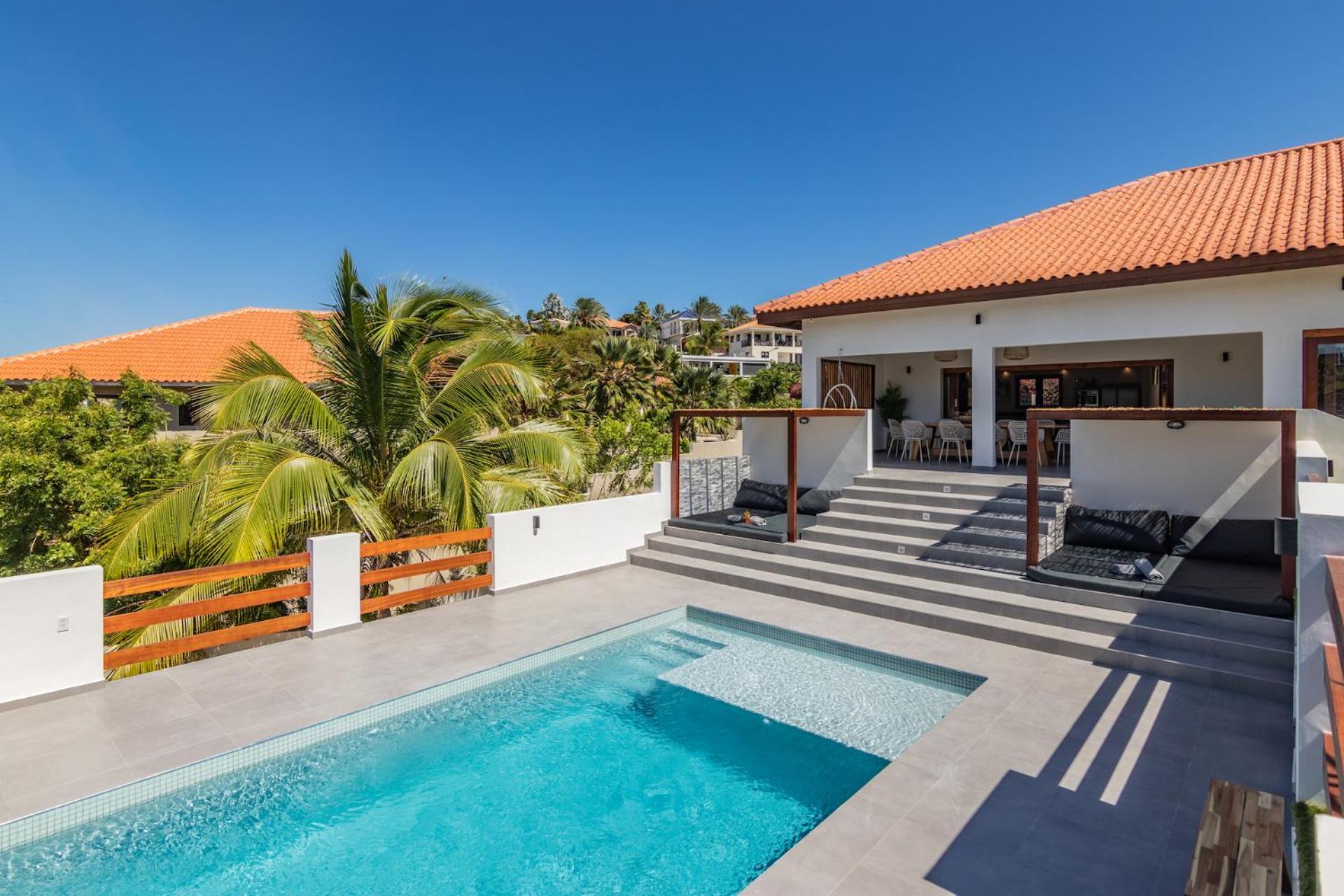 Villa Blou, steps from the Jan Thiel Beach