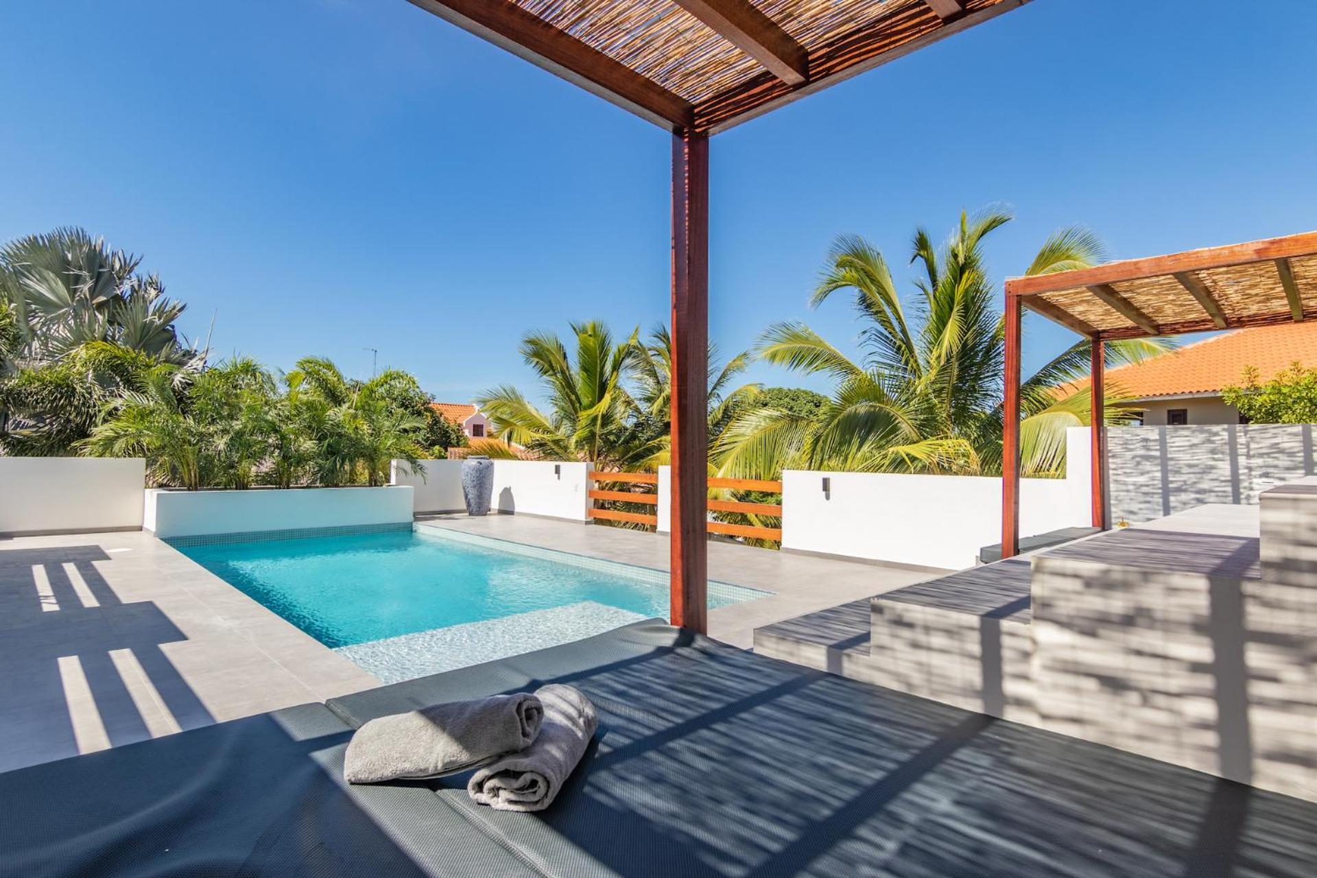 Villa Blou, steps from the Jan Thiel Beach