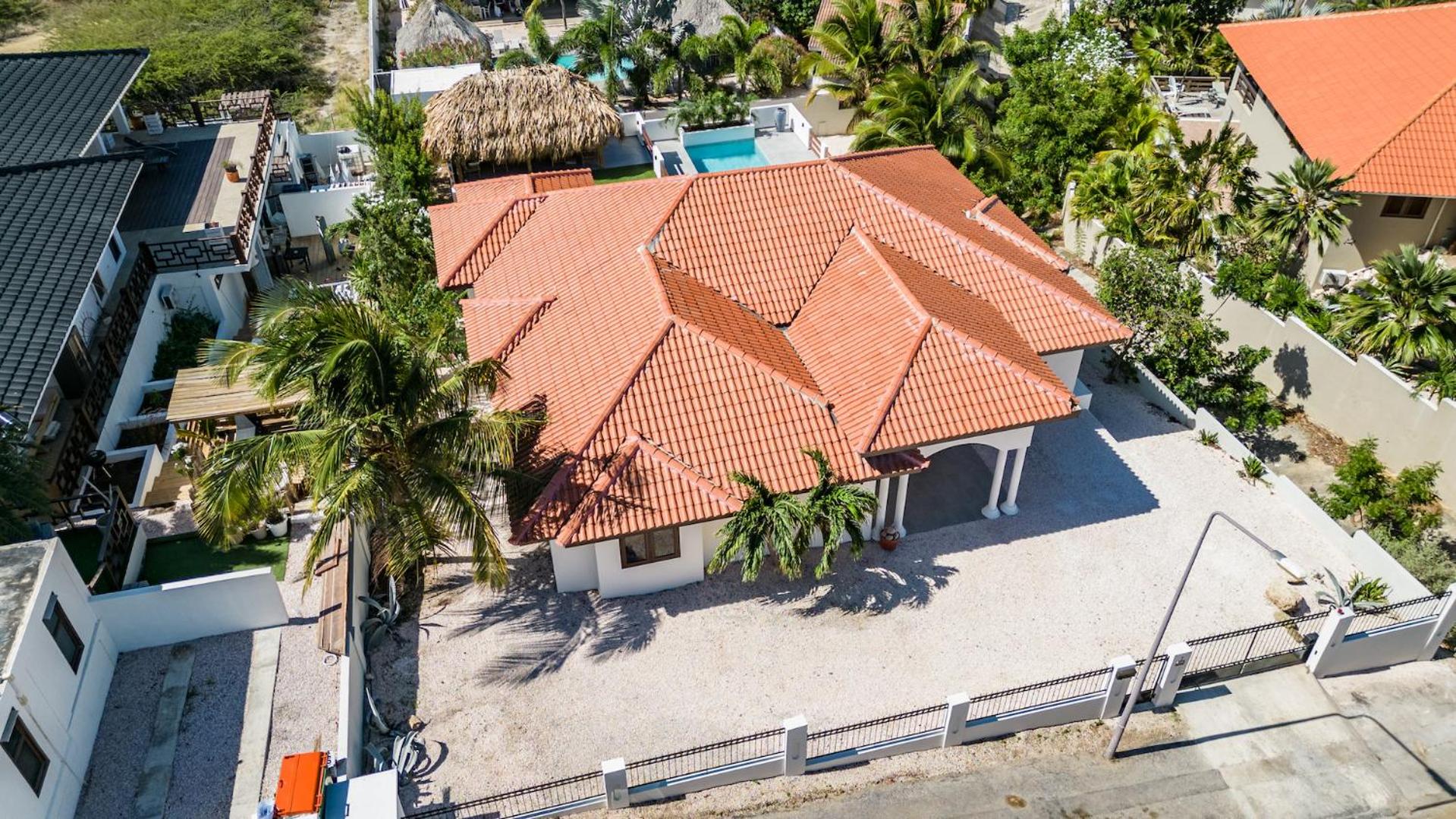 Villa Blou, steps from the Jan Thiel Beach
