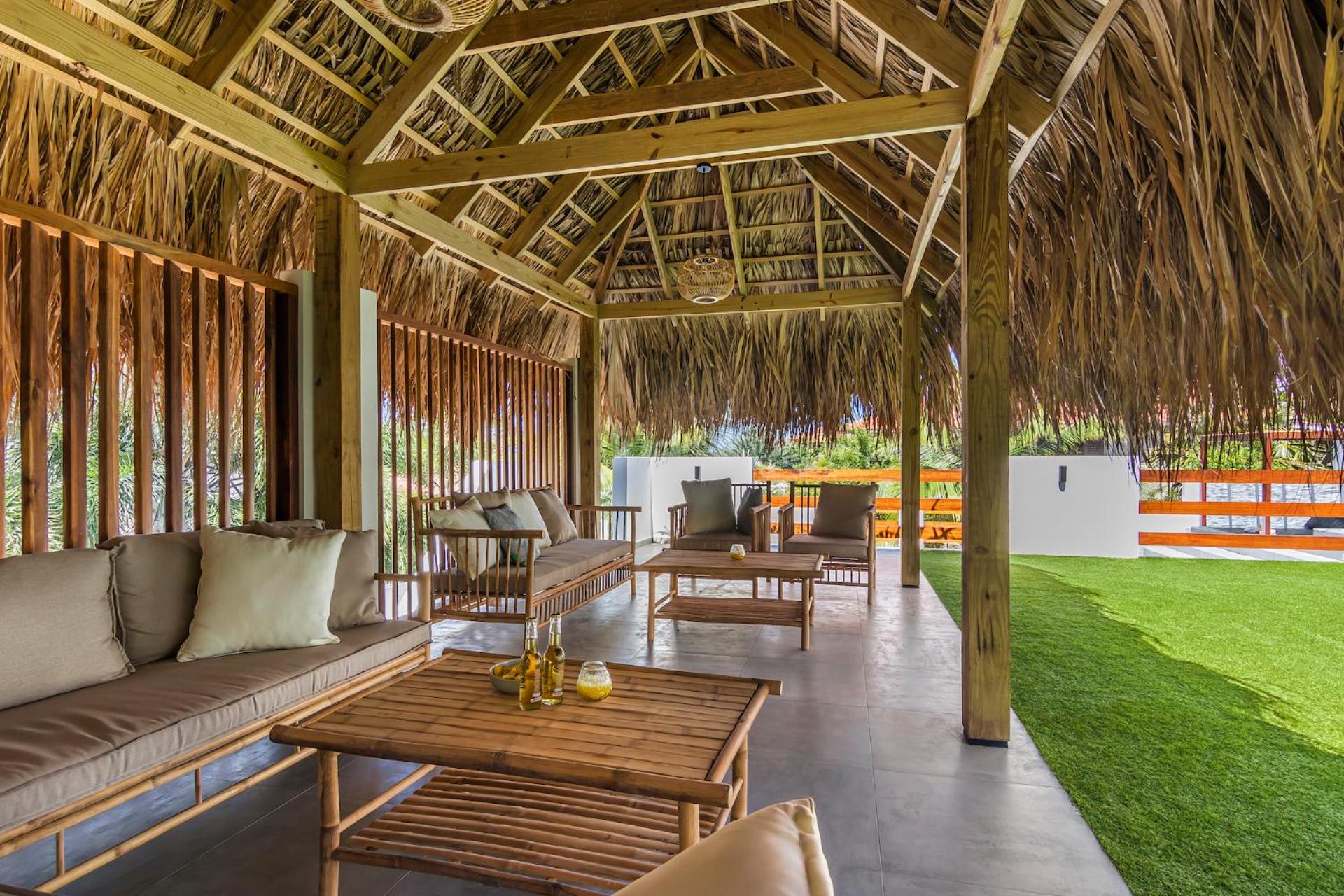 Villa Blou, steps from the Jan Thiel Beach