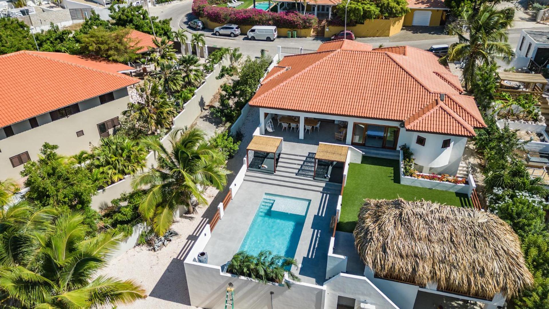 Villa Blou, steps from the Jan Thiel Beach