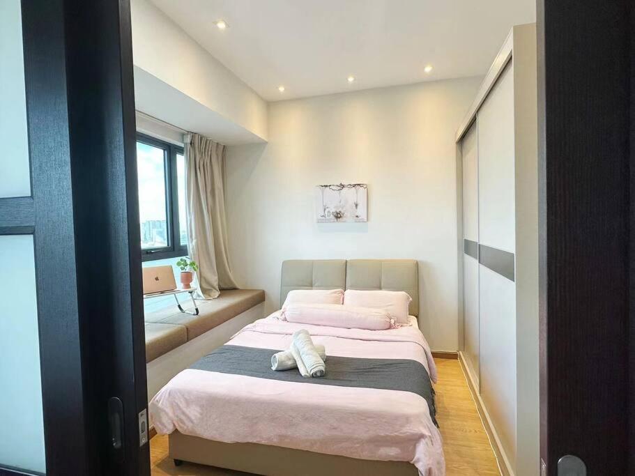 City Area High Rise Studio Apartment 4K Netflix