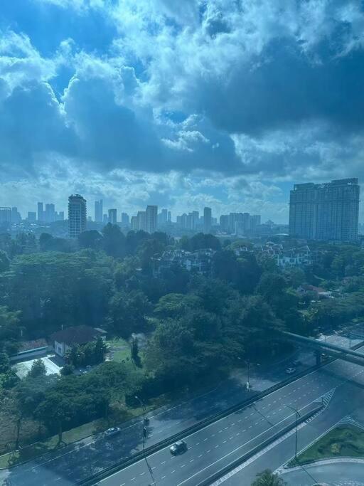 City Area High Rise Studio Apartment 4K Netflix