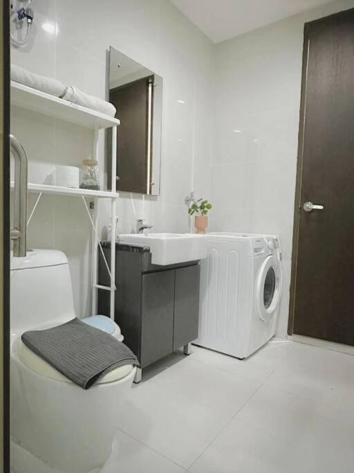 City Area High Rise Studio Apartment 4K Netflix