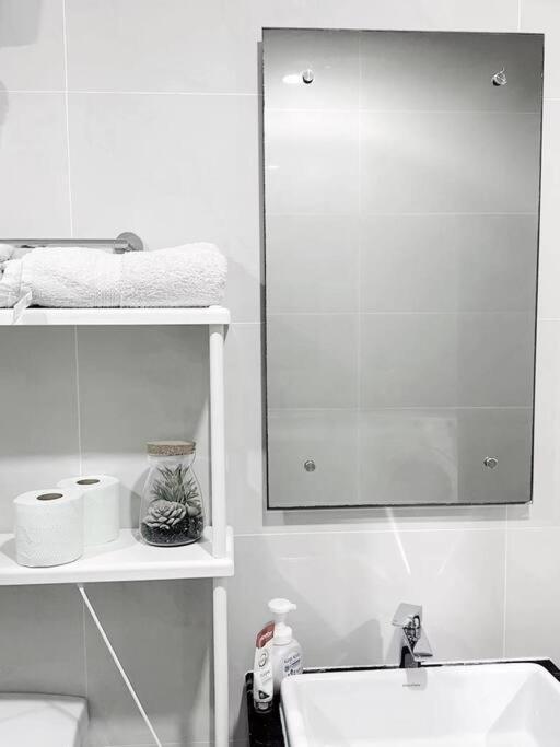 City Area High Rise Studio Apartment 4K Netflix