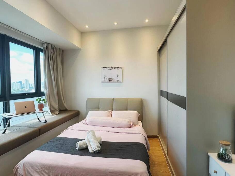 City Area High Rise Studio Apartment 4K Netflix