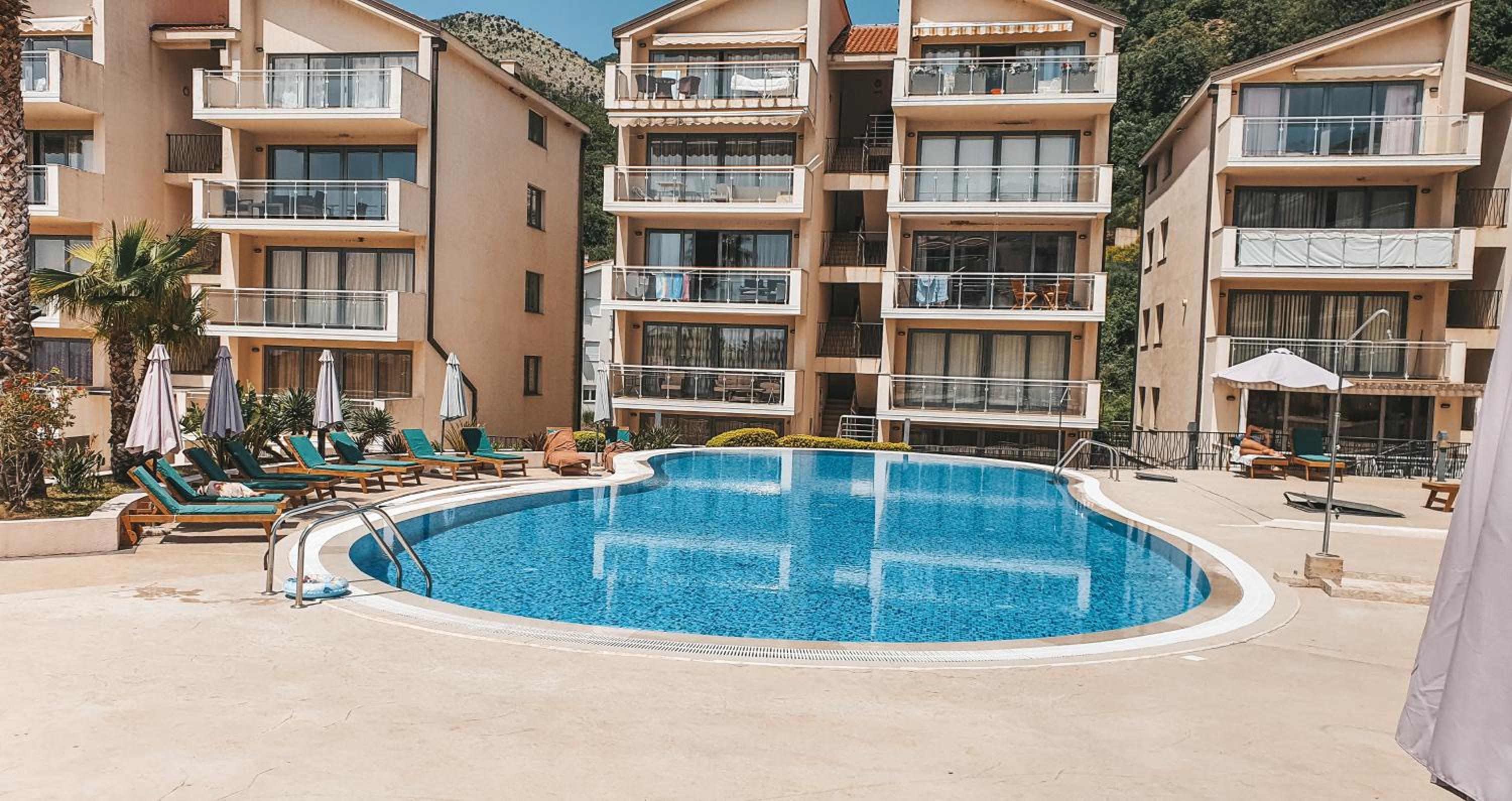 A&A Apartment in Blue Horizon Przno with pool view 4