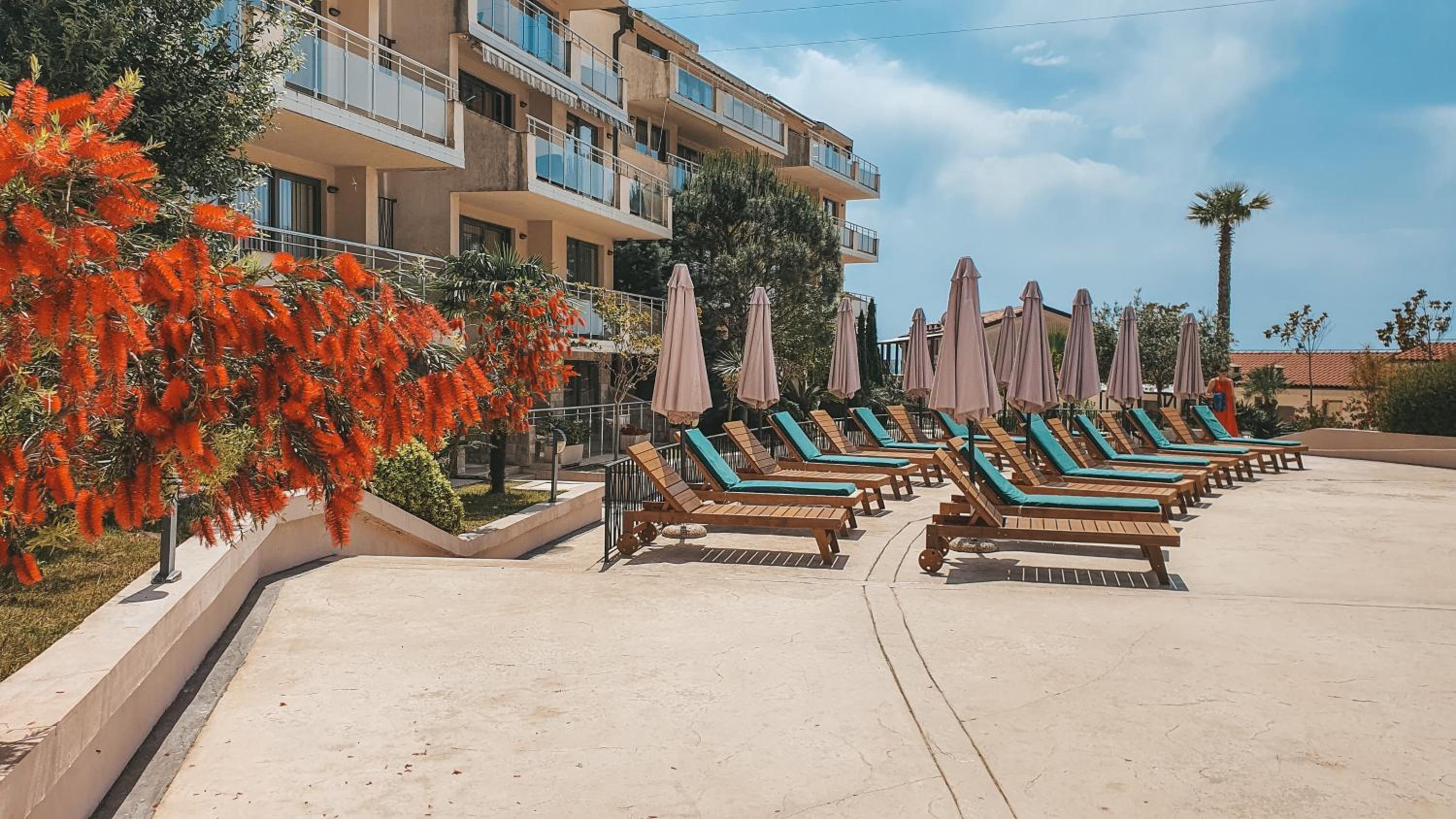 A&A Apartment in Blue Horizon Przno with pool view 3