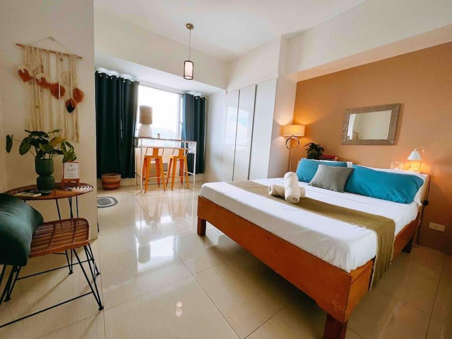 Hotel Calyx Residences by Hooga Home 3minutes walk to Ayala Center Cebu - Image 1