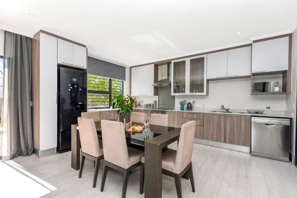 Urban Oasis - 3 Bedroom Home view 2