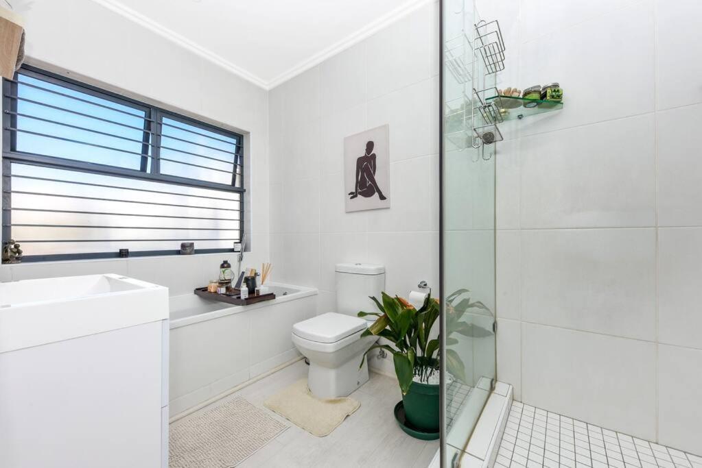 Urban Oasis - 3 Bedroom Home view 5