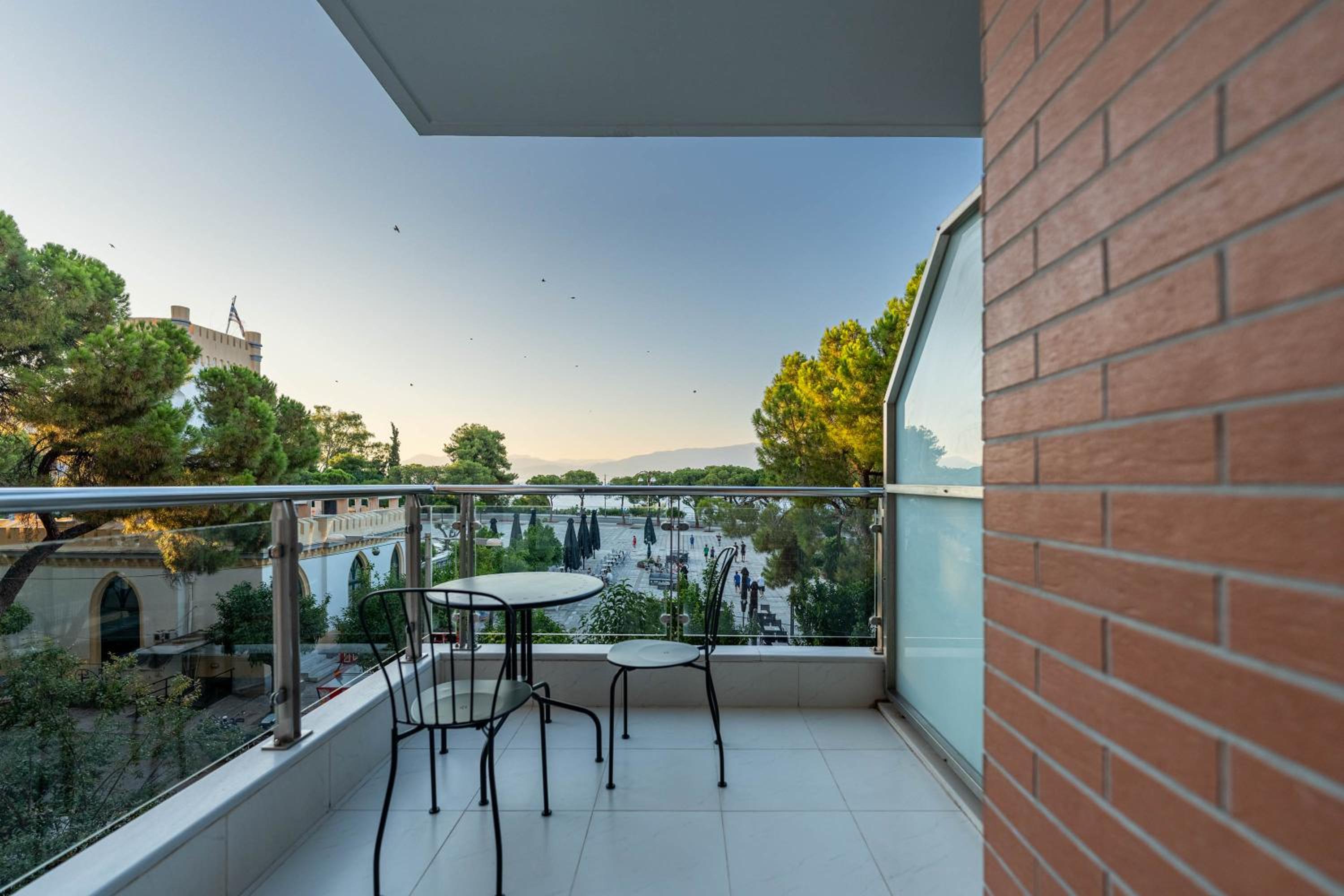 Byron Luxury Apartments view 3