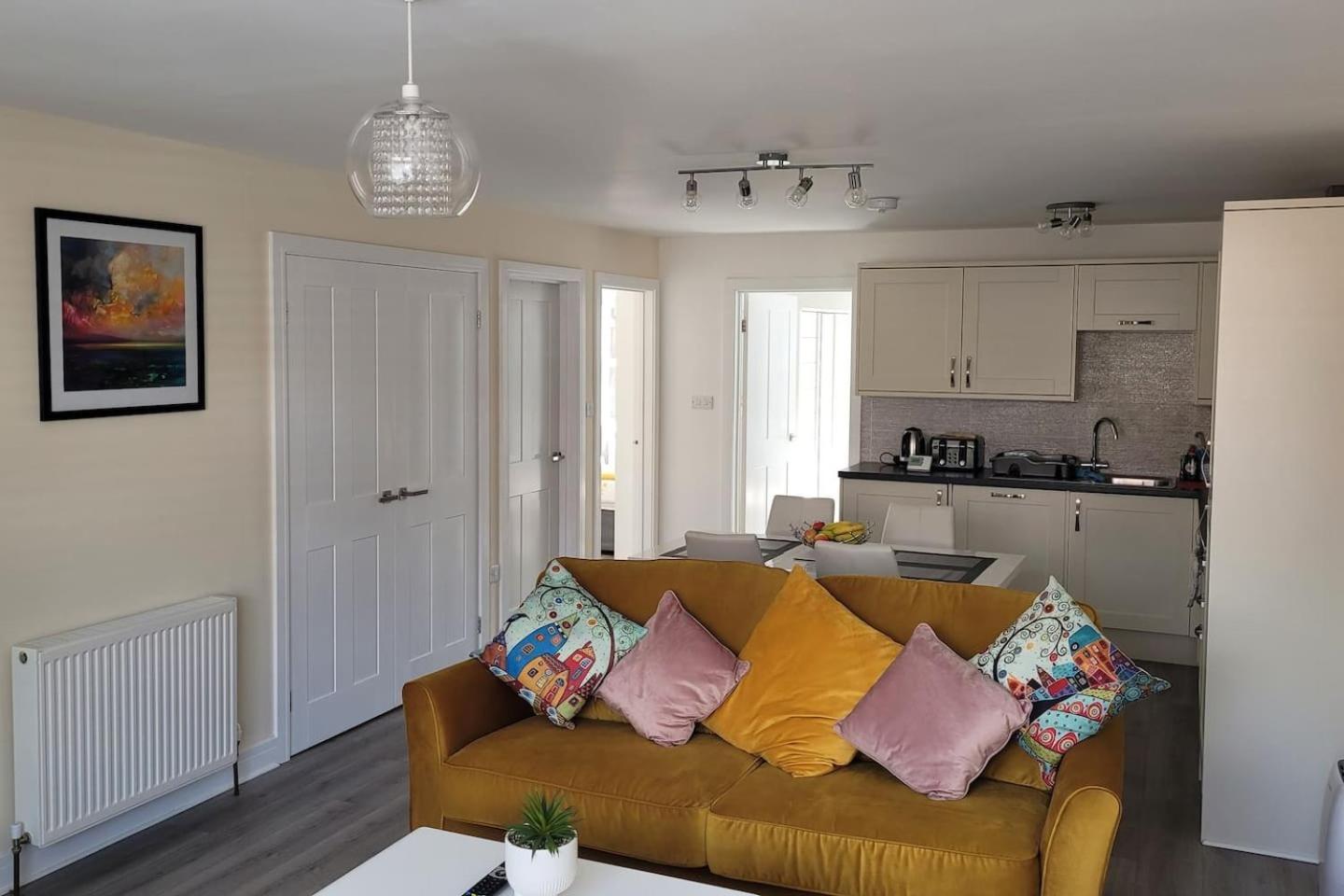 Two bedroom apartment in Dormansland view 3