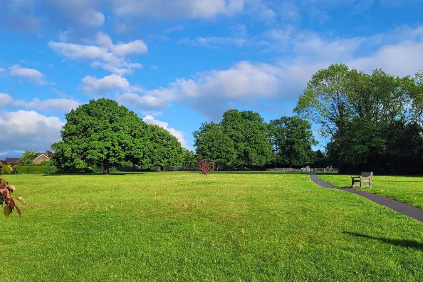 Two bedroom apartment in Dormansland view 5
