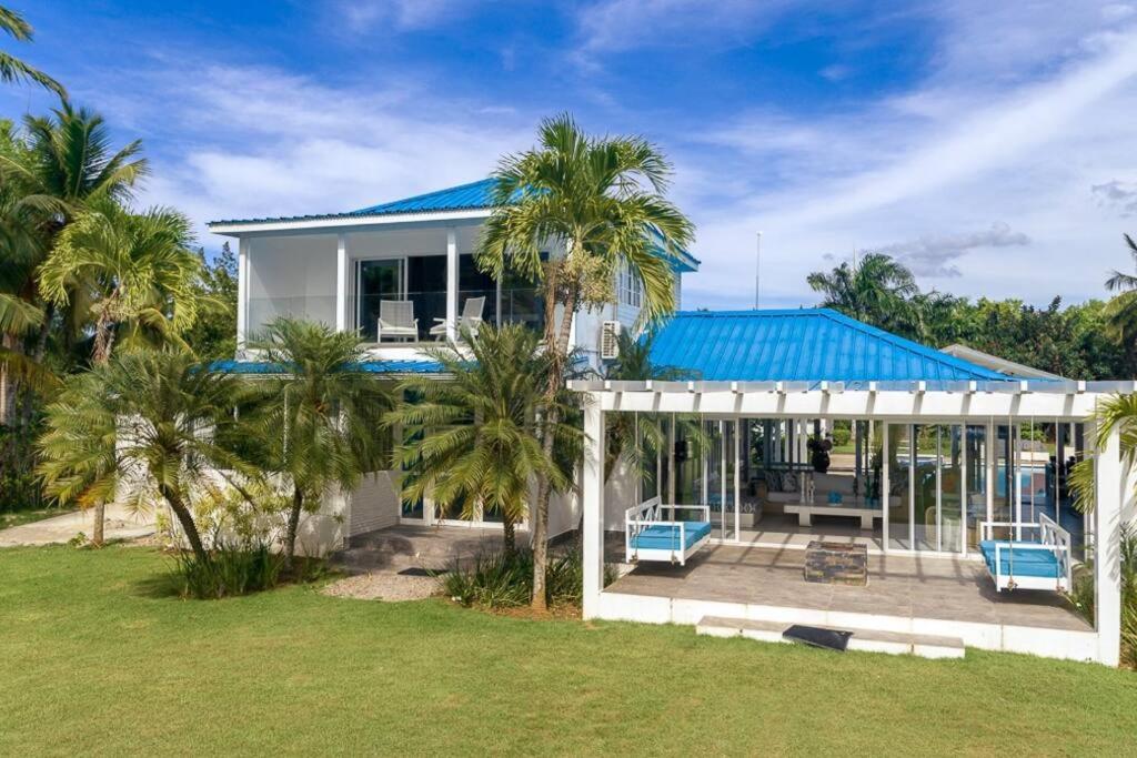 Villa Blu Beachfront Luxury Villa