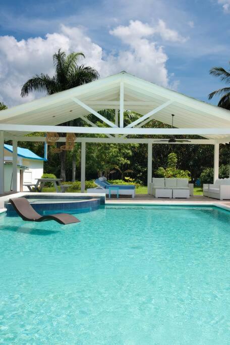 Villa Blu Beachfront Luxury Villa
