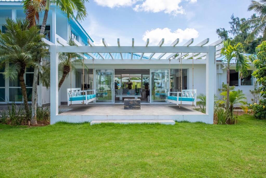 Villa Blu Beachfront Luxury Villa