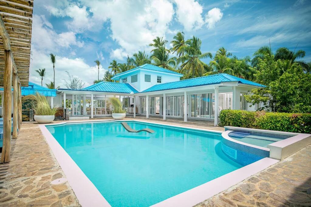 Villa Blu Beachfront Luxury Villa