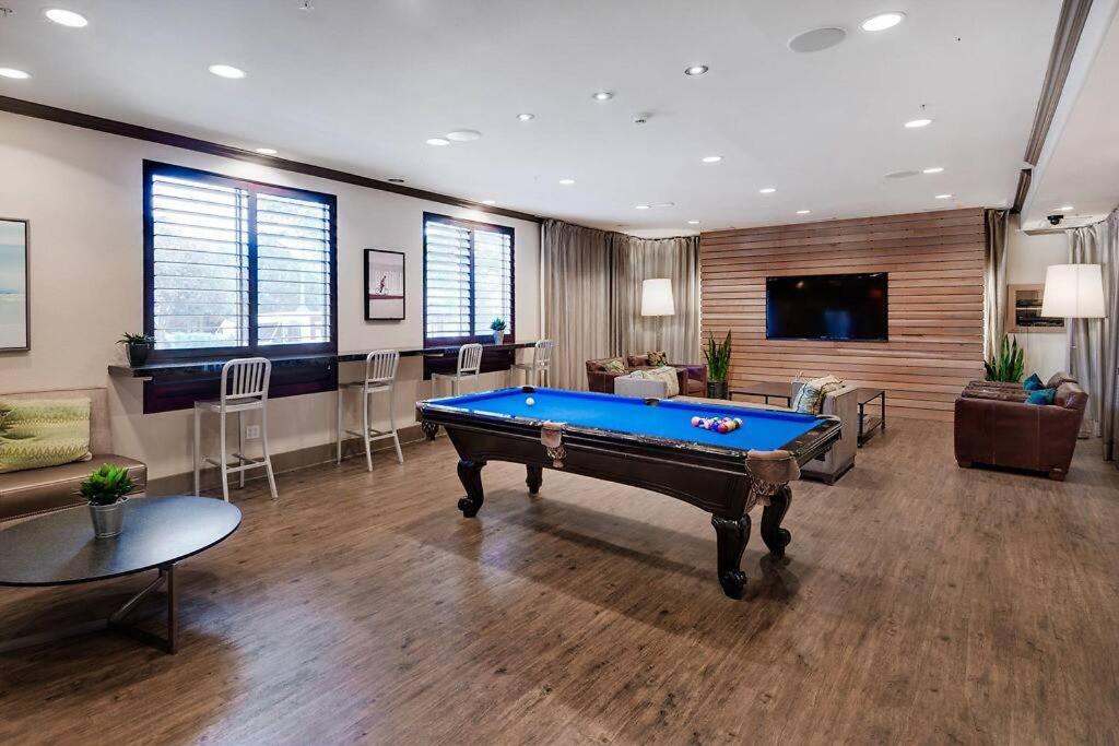 Marina Del Rey Apartment Luxury pool, gym, parking, BBQ