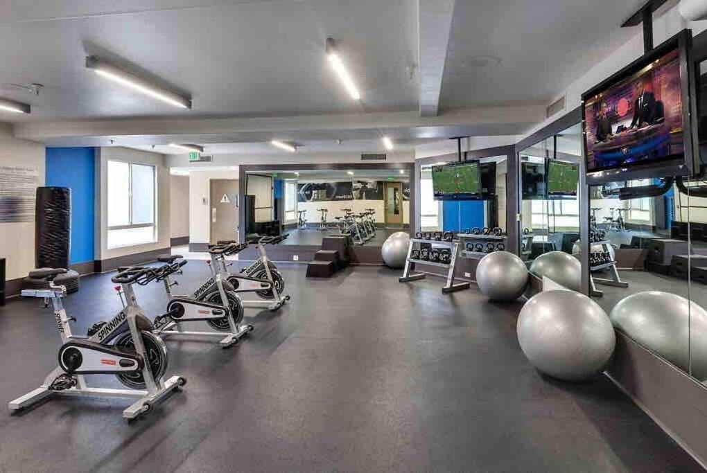 Marina Del Rey Apartment Luxury pool, gym, parking, BBQ