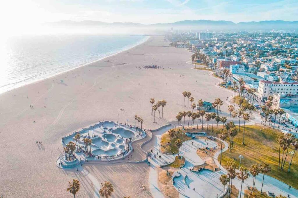 Marina Del Rey Apartment Luxury pool, gym, parking, BBQ