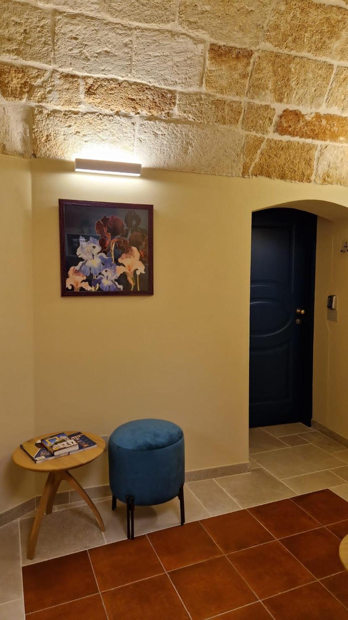 Iris Apartments